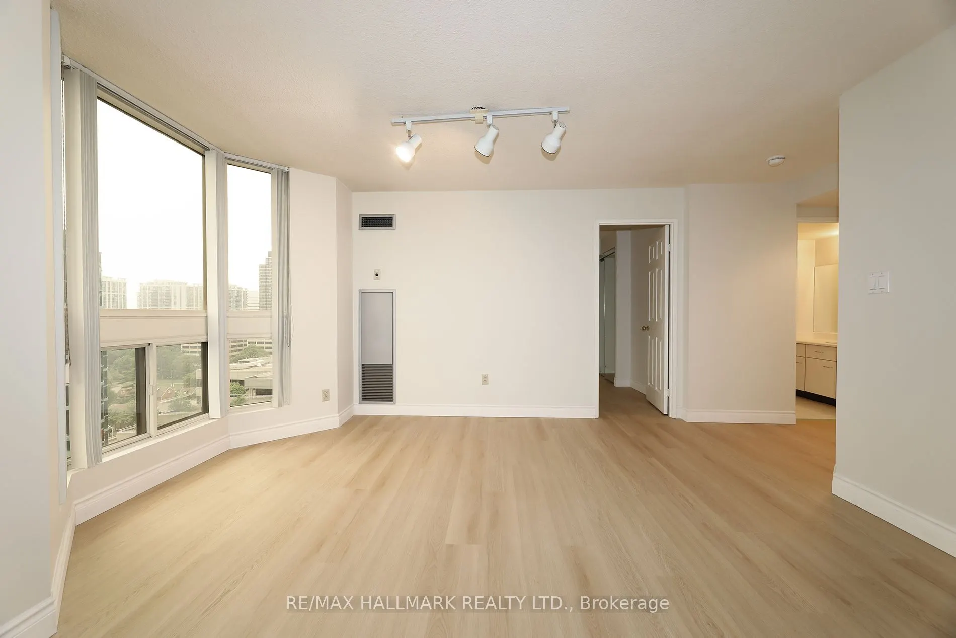 10 Kenneth Avenue #1704