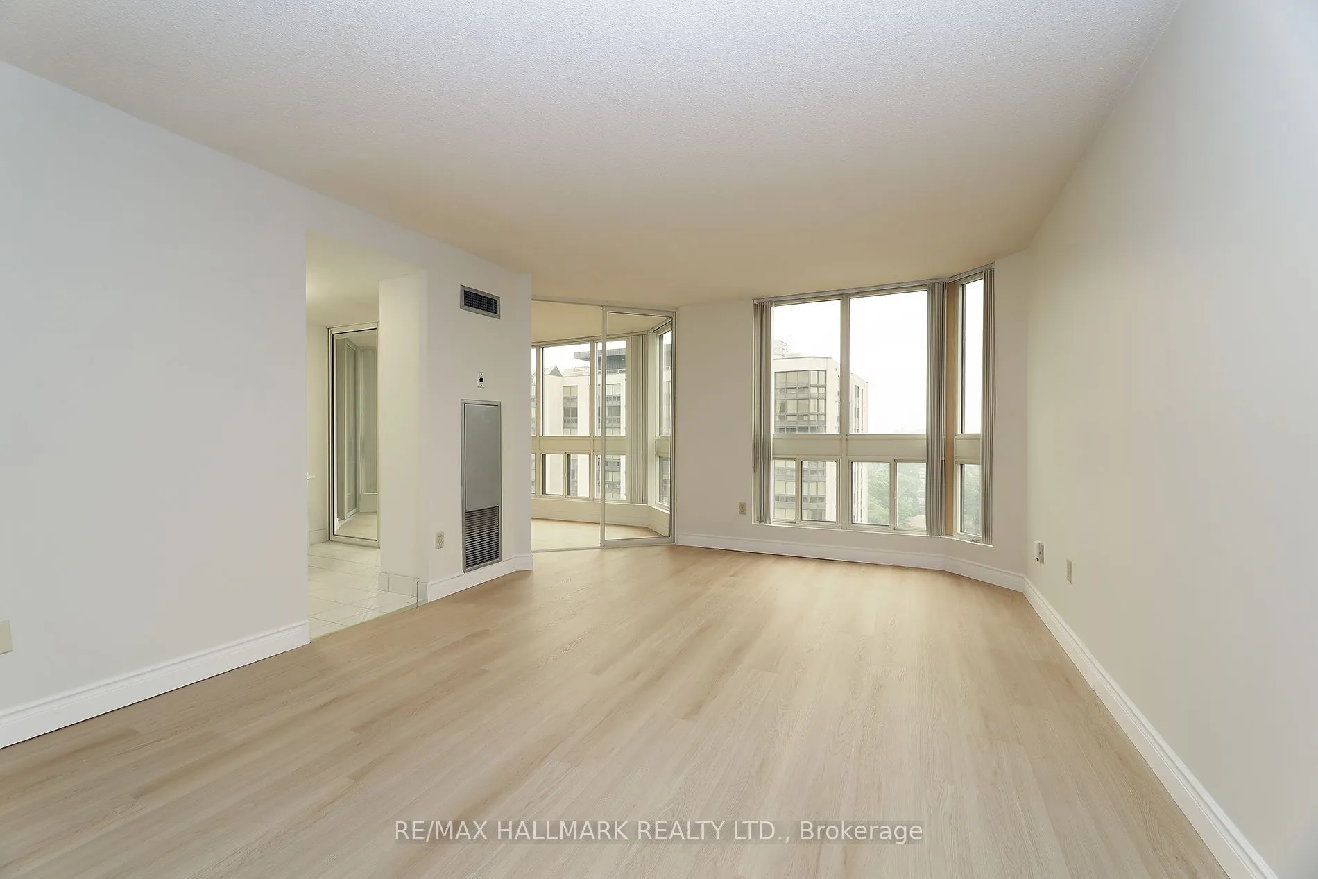 10 Kenneth Avenue #1704