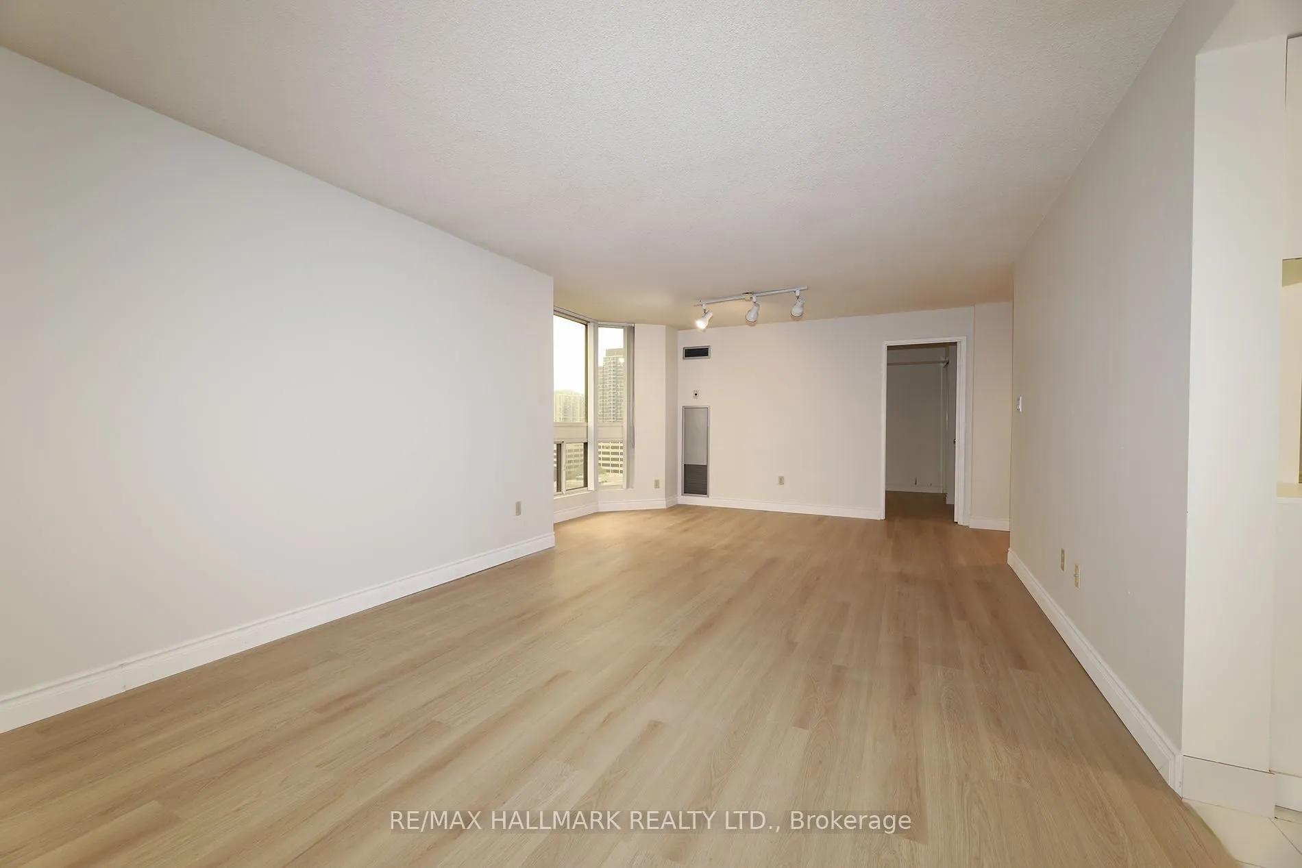 10 Kenneth Avenue #1704