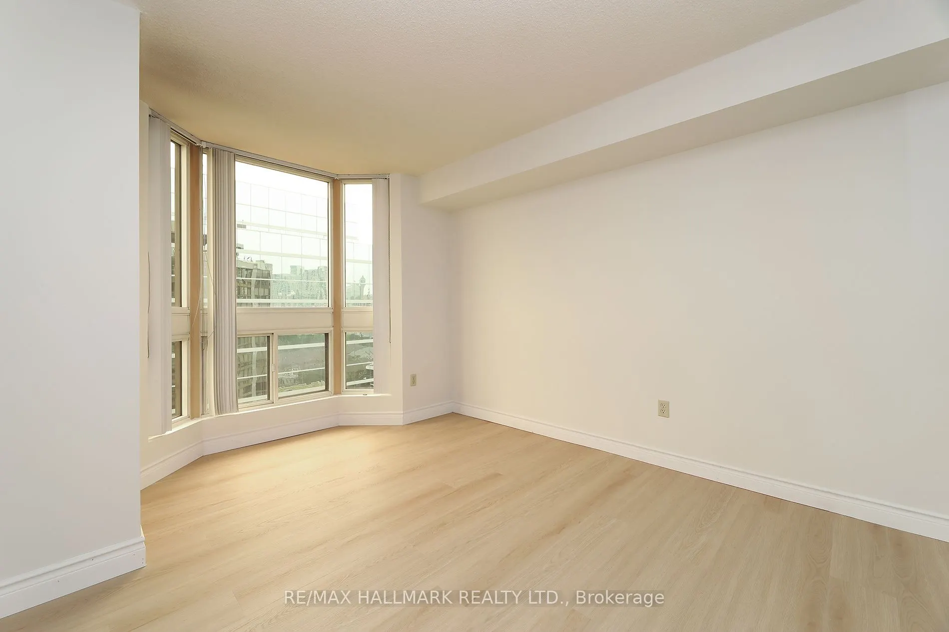 10 Kenneth Avenue #1704