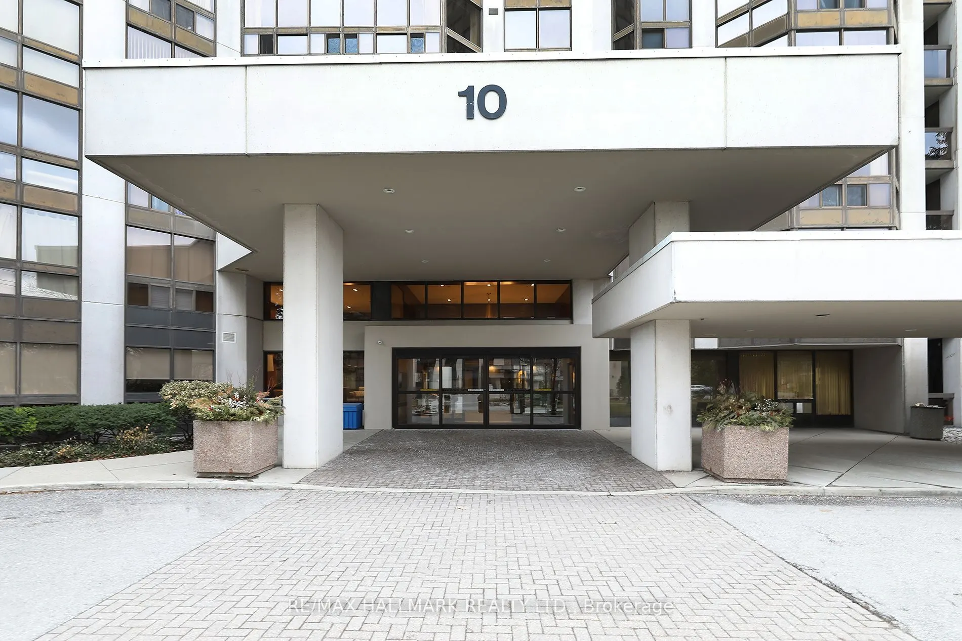 10 Kenneth Avenue #1704