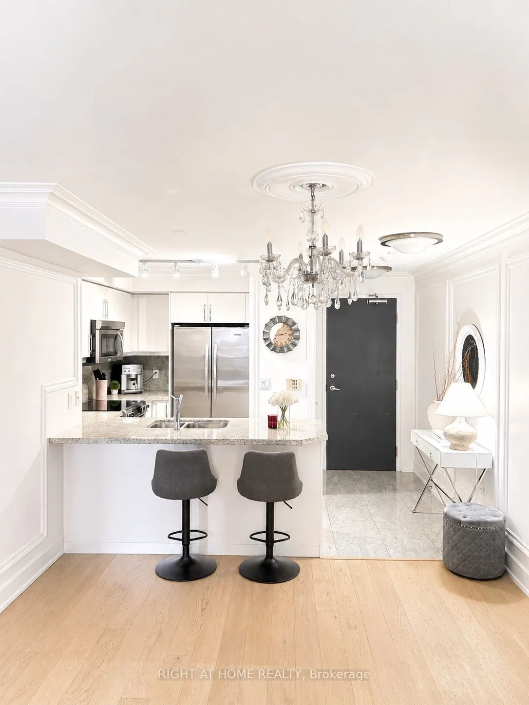 650 Sheppard Avenue E #403