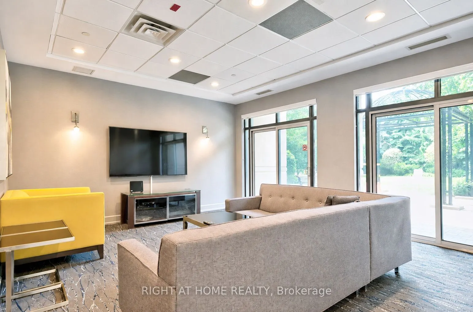 650 Sheppard Avenue E #403