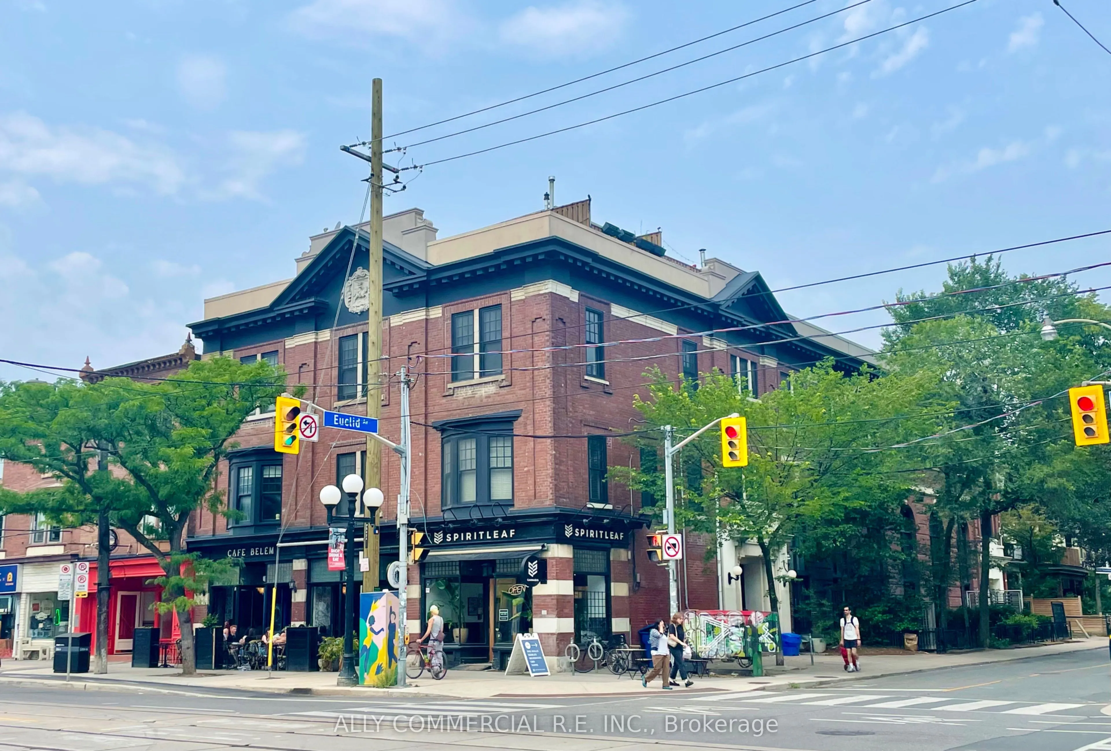 542 College Street #6