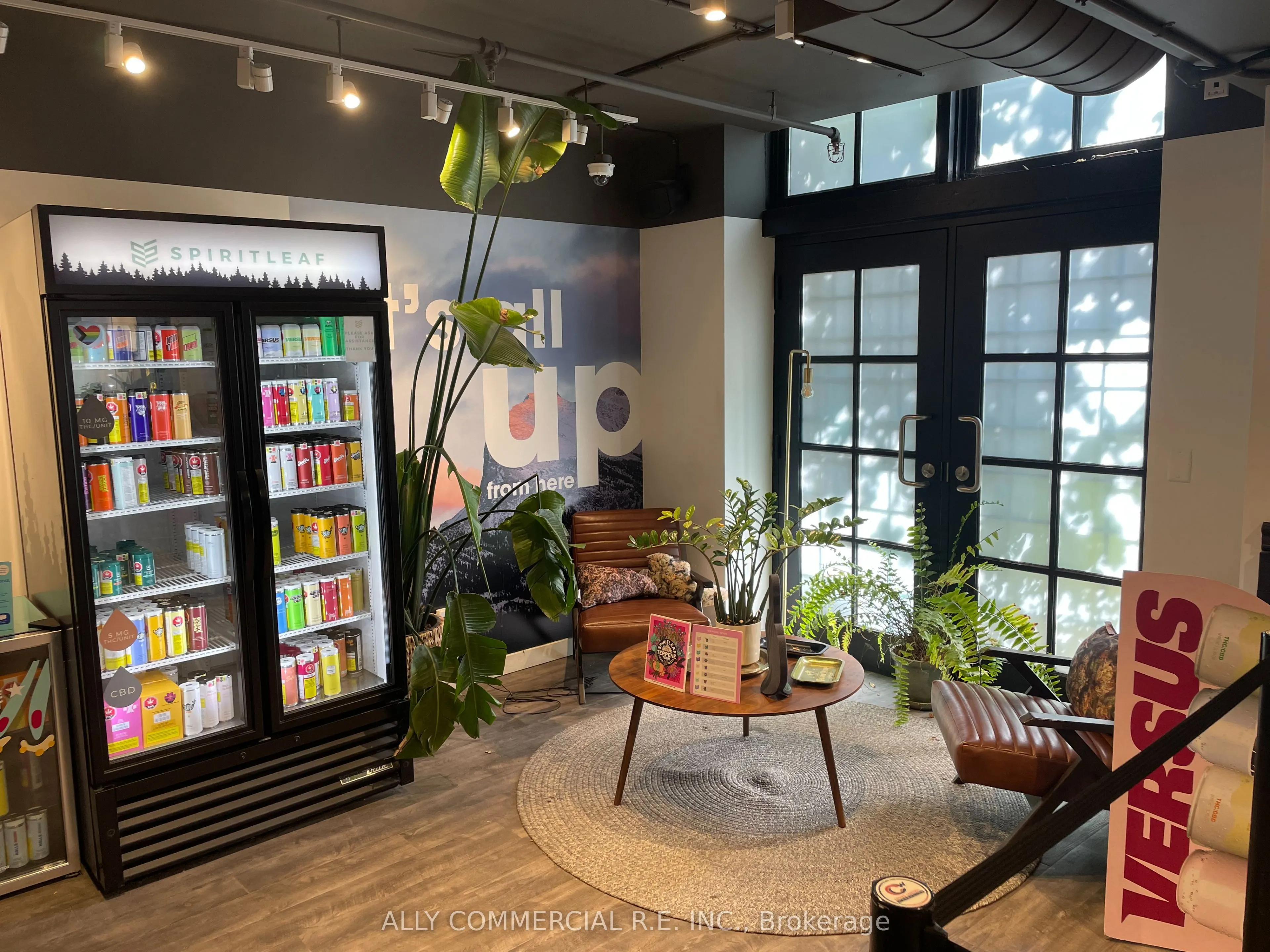 542 College Street #6