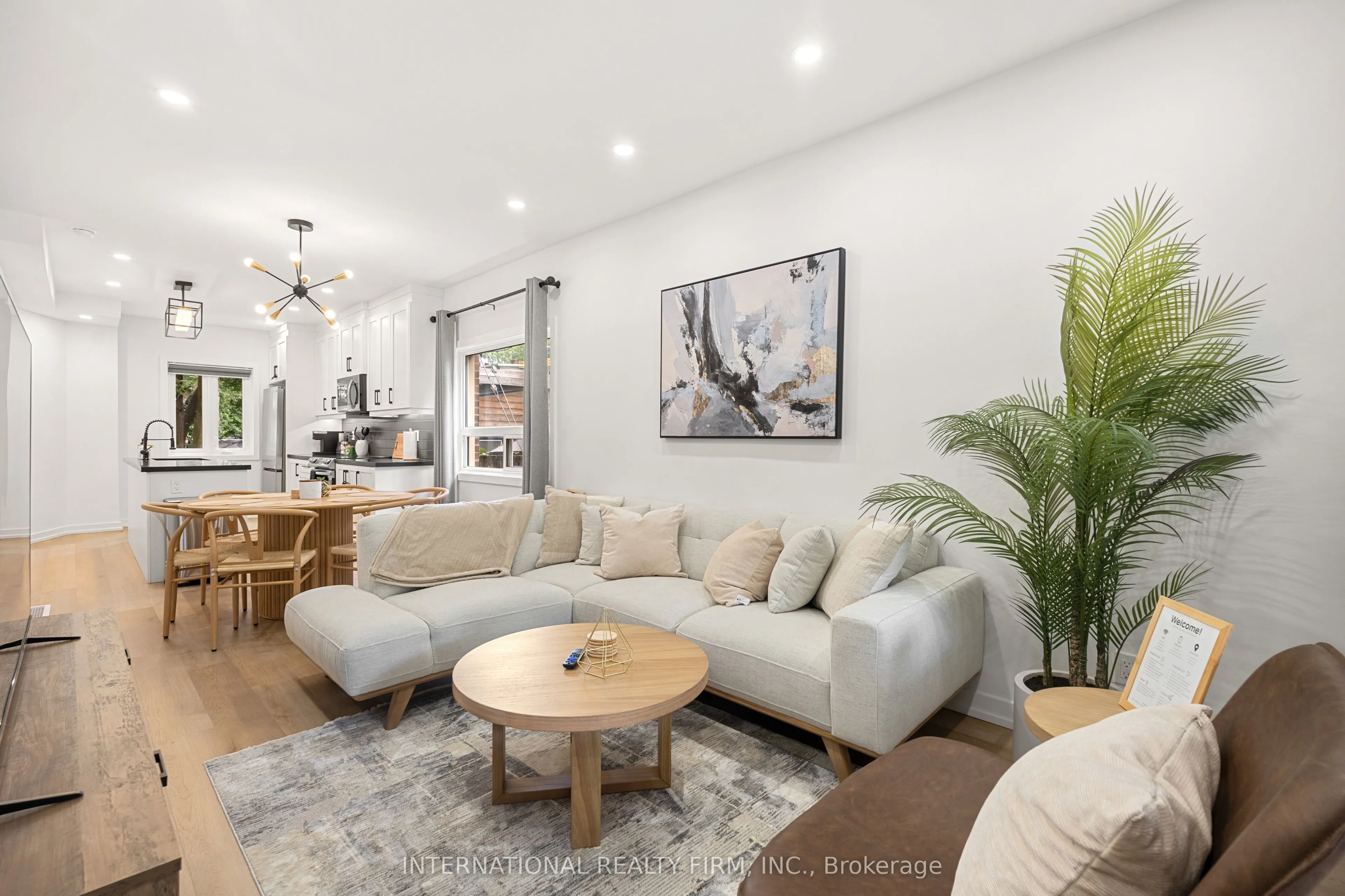 171 Duplex Avenue