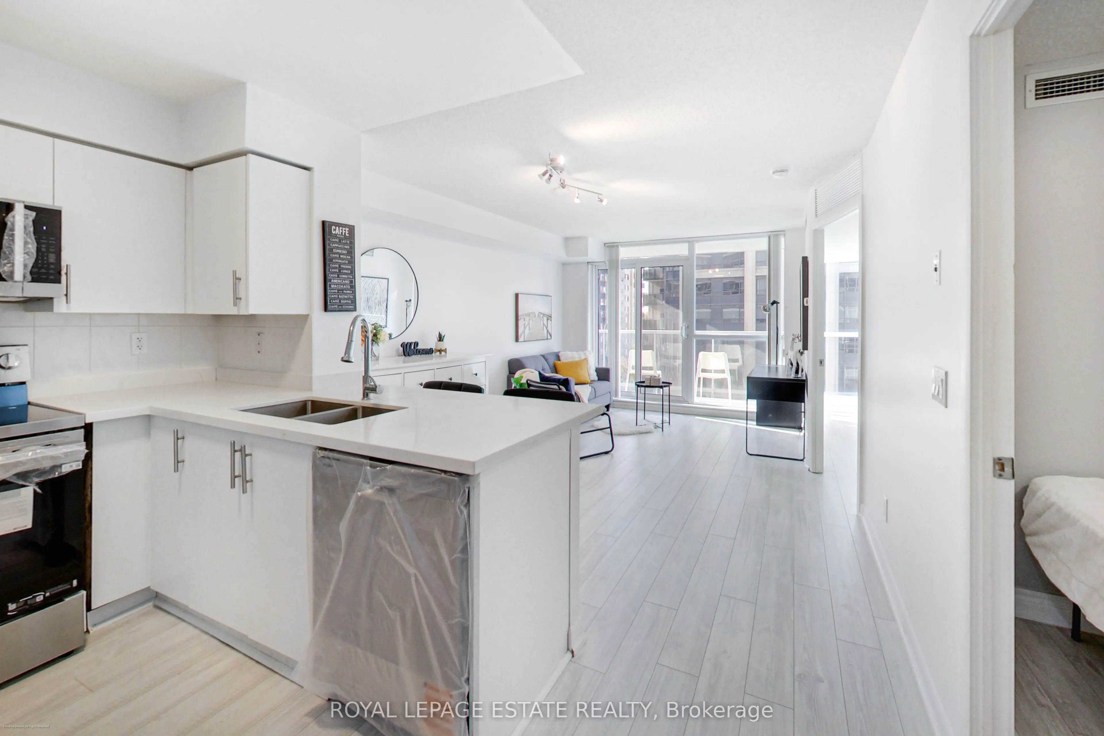 4978 Yonge Street #808