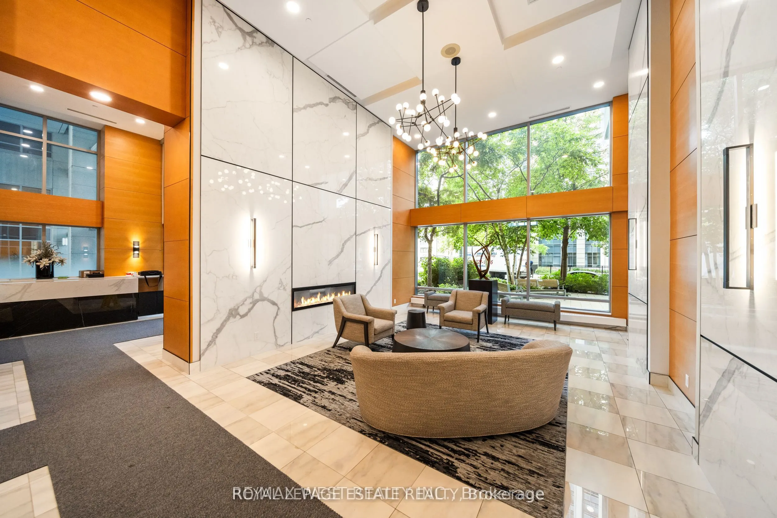 4978 Yonge Street #808