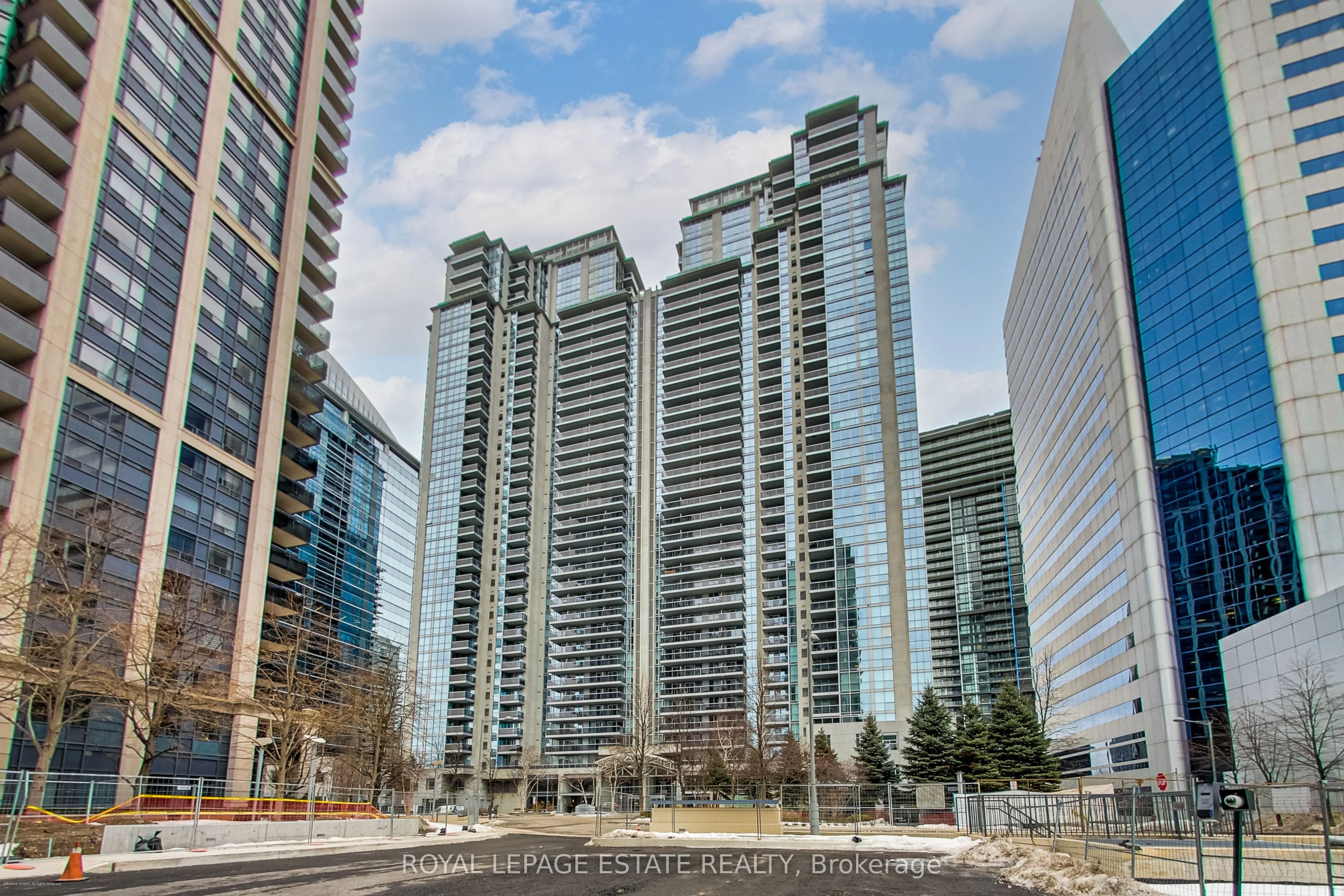 4978 Yonge Street #808