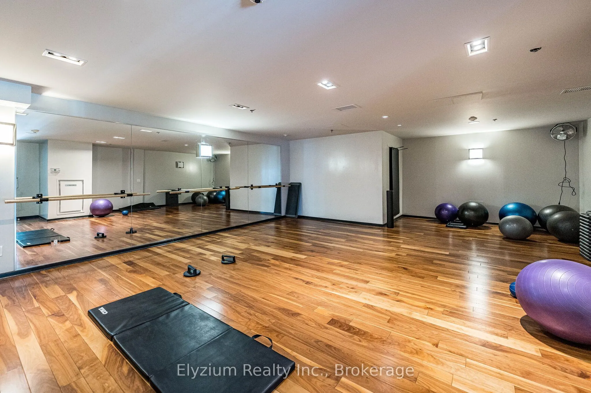 231 Fort York Boulevard #220