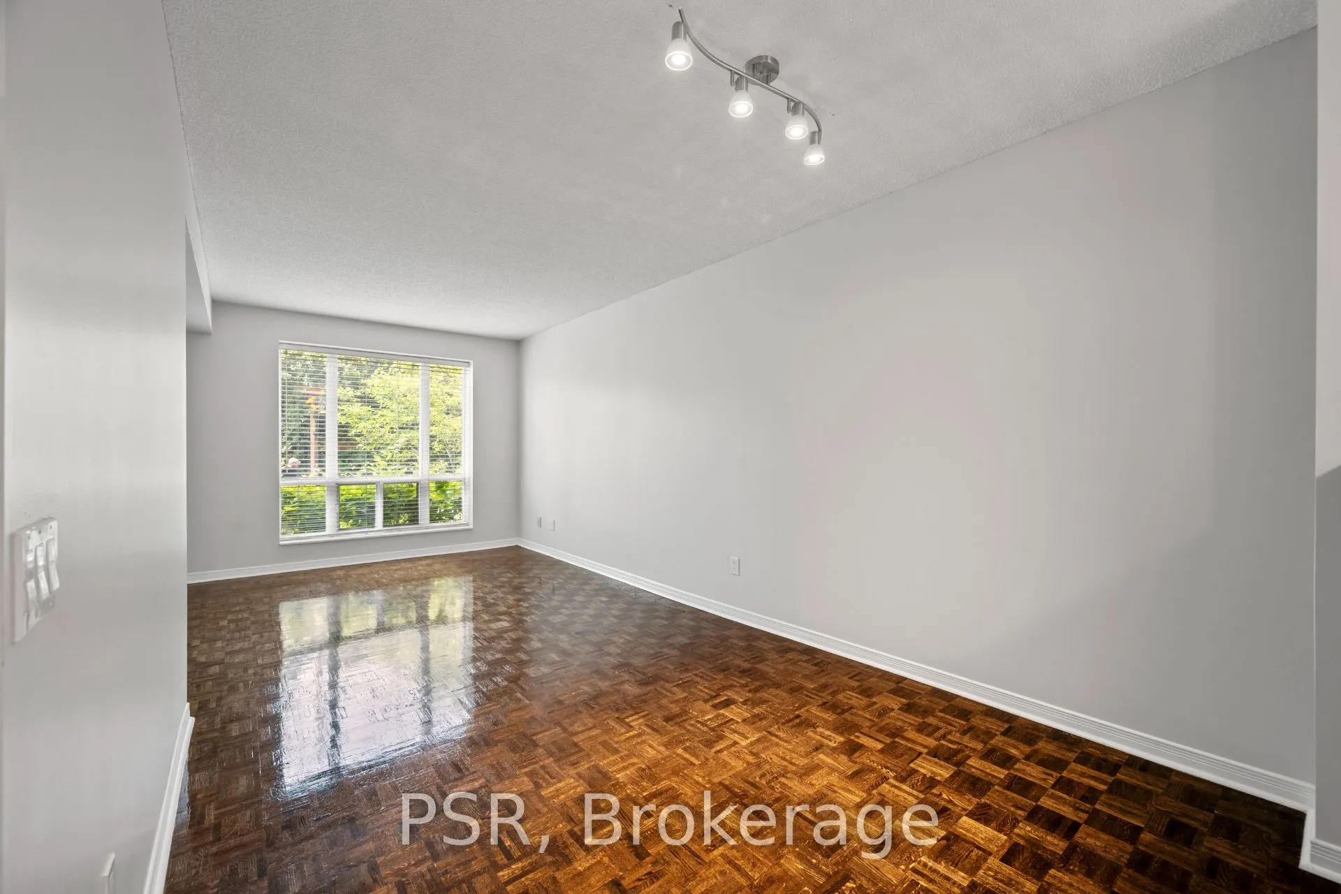 515 Rosewell Avenue #104