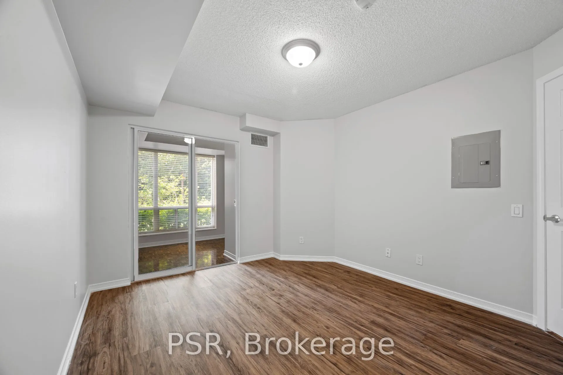 515 Rosewell Avenue #104