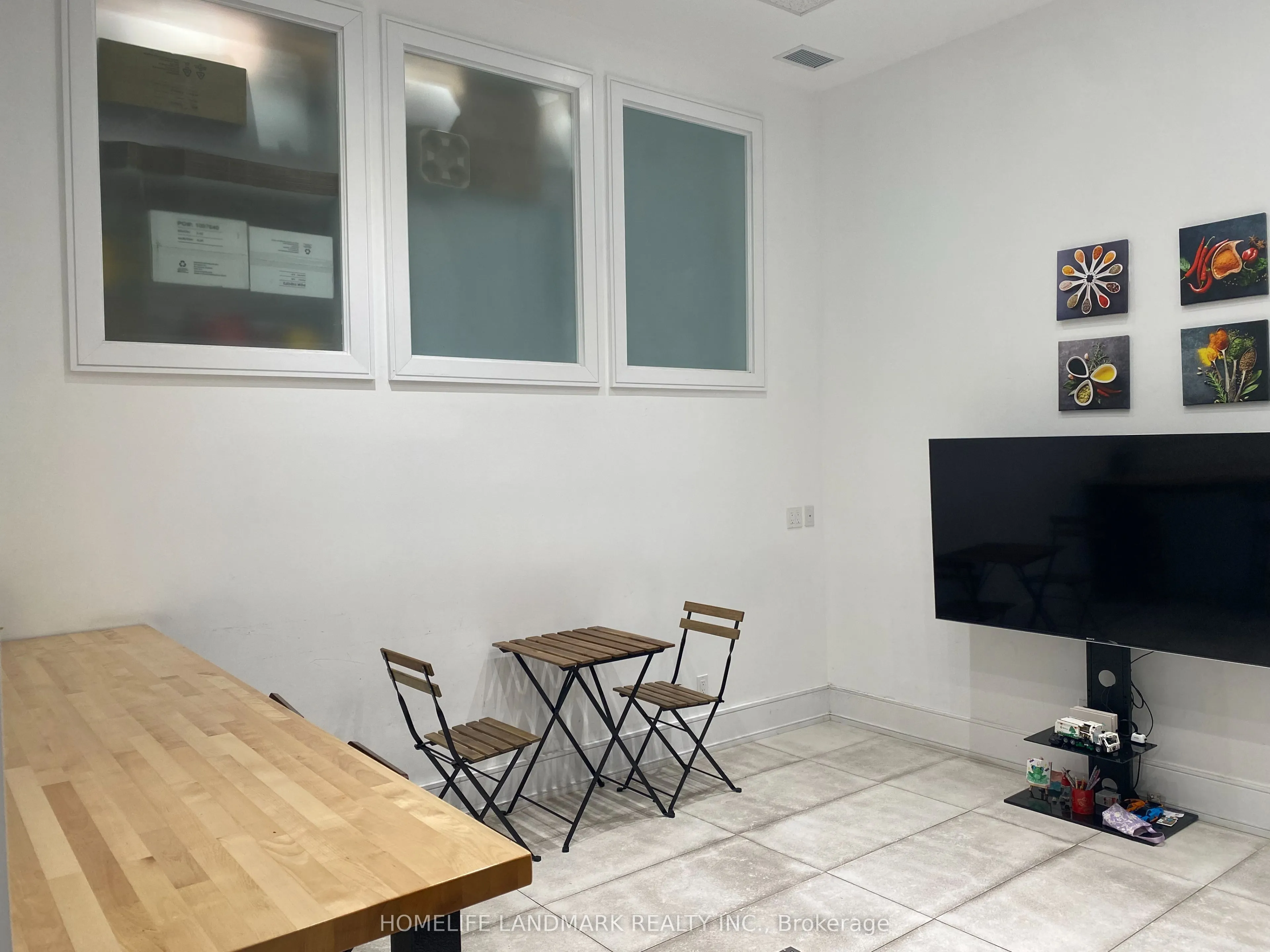 909 Yonge Street #27-28