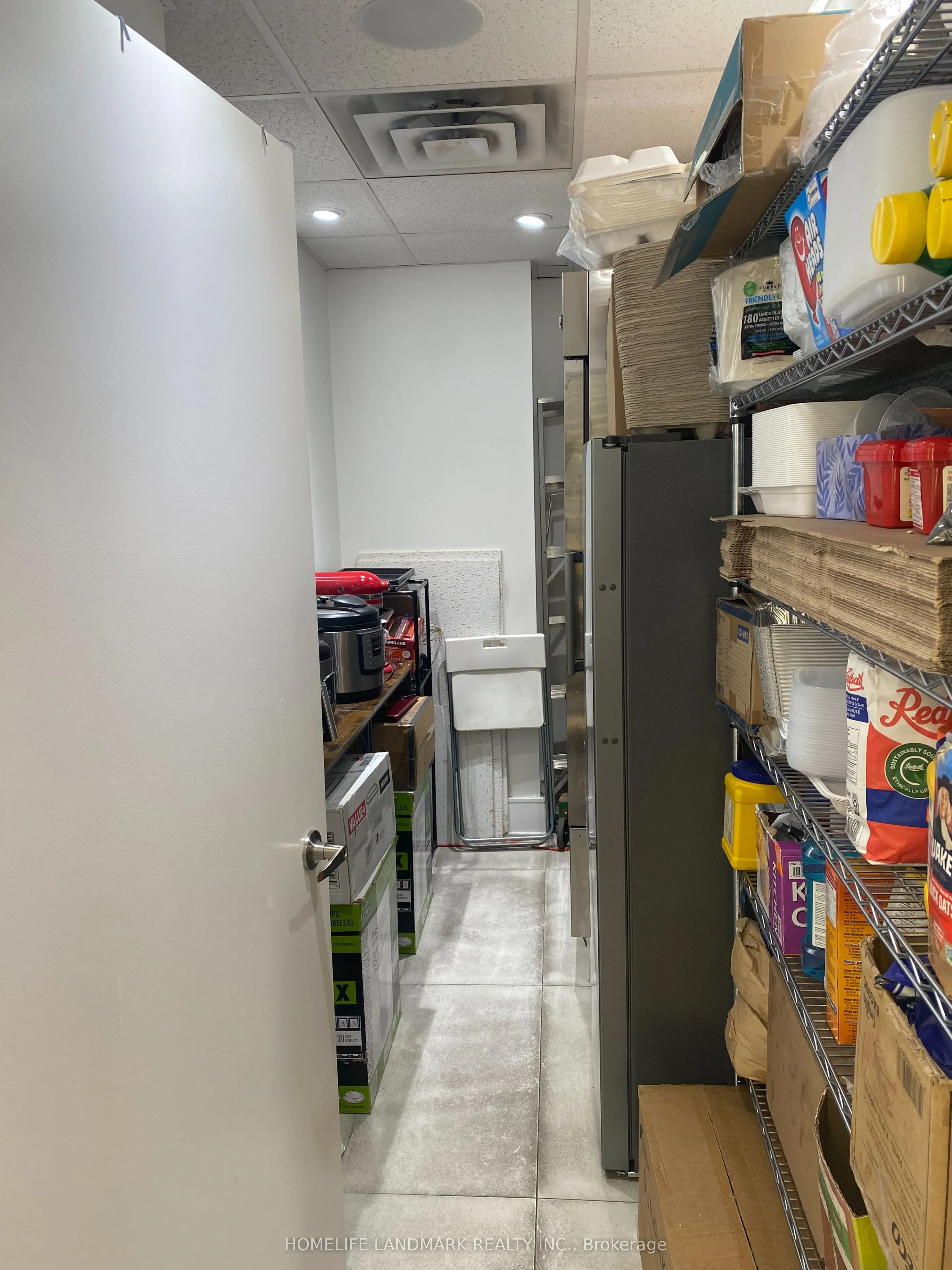 909 Yonge Street #27-28