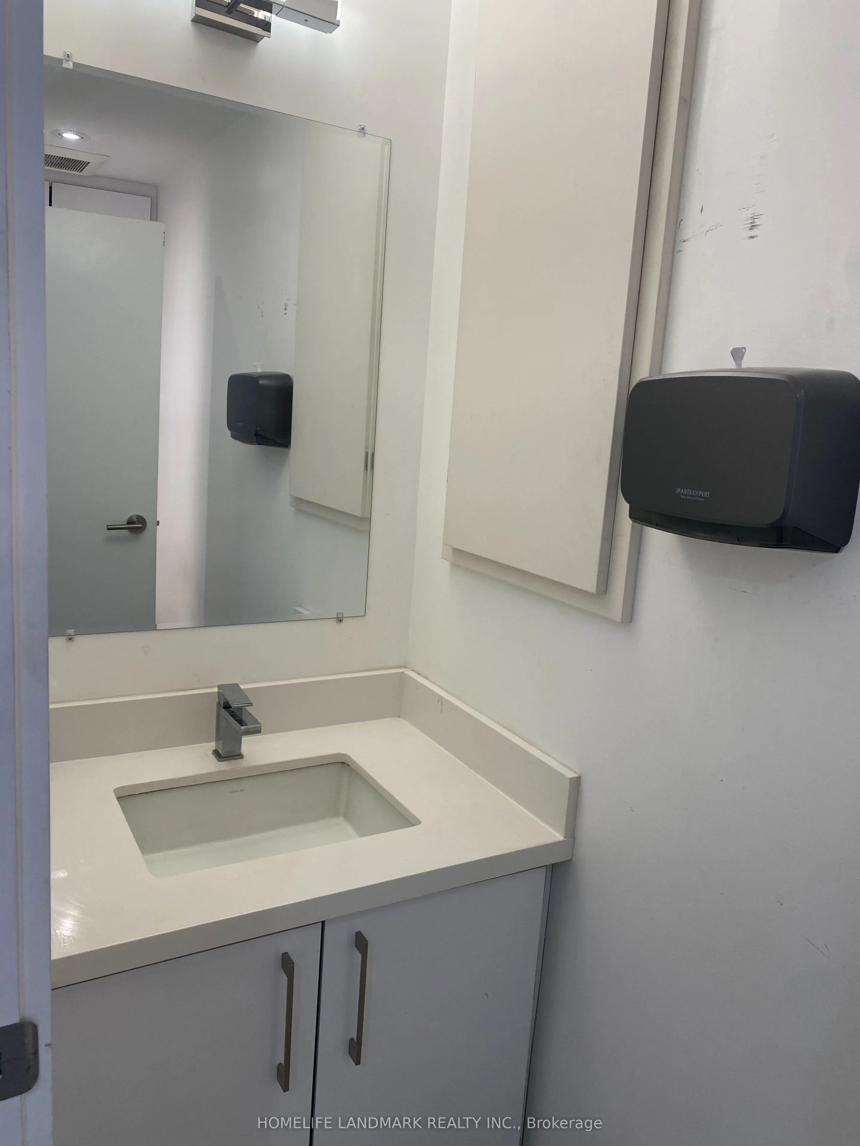909 Yonge Street #27-28