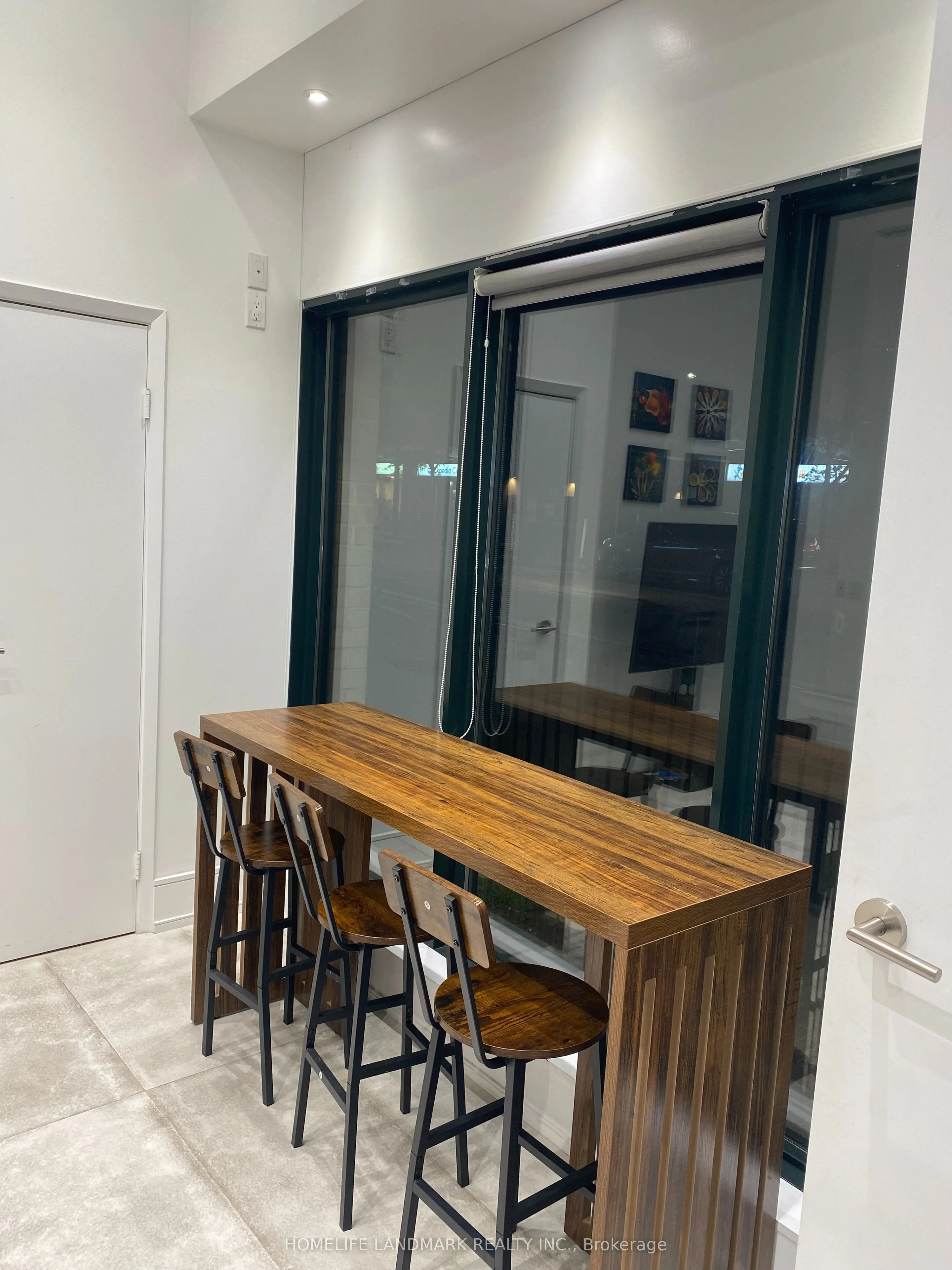 909 Yonge Street #27-28