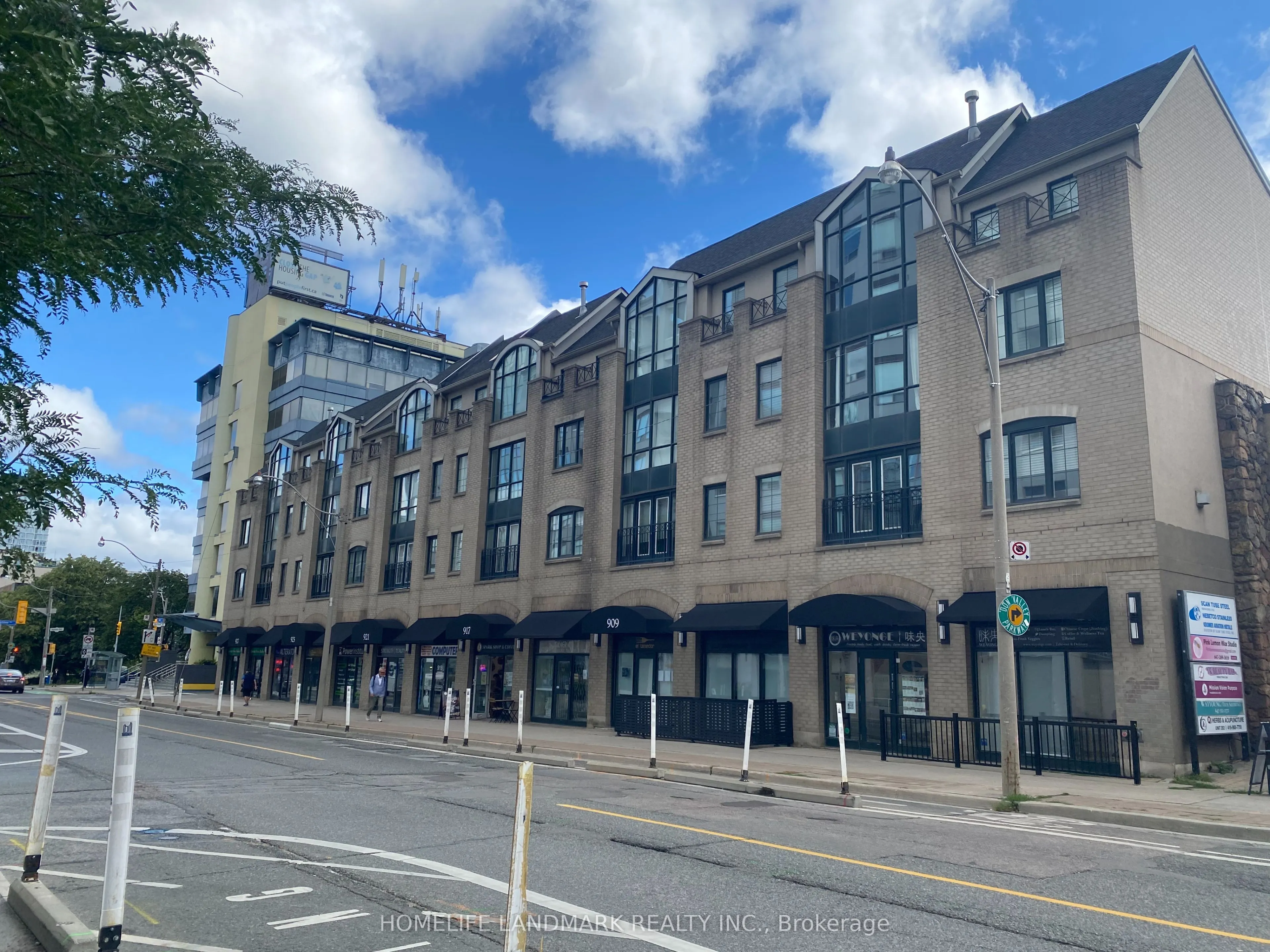 909 Yonge Street #27-28