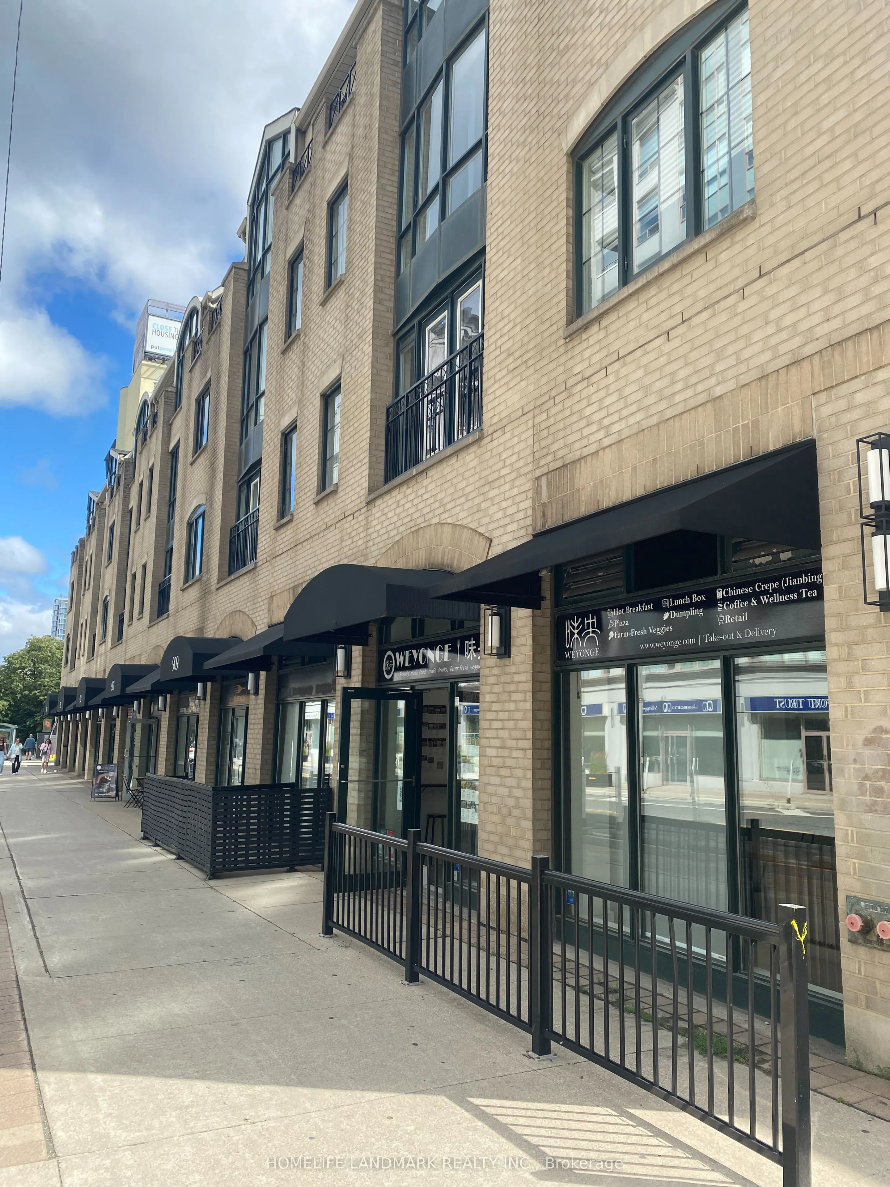 909 Yonge Street #27-28