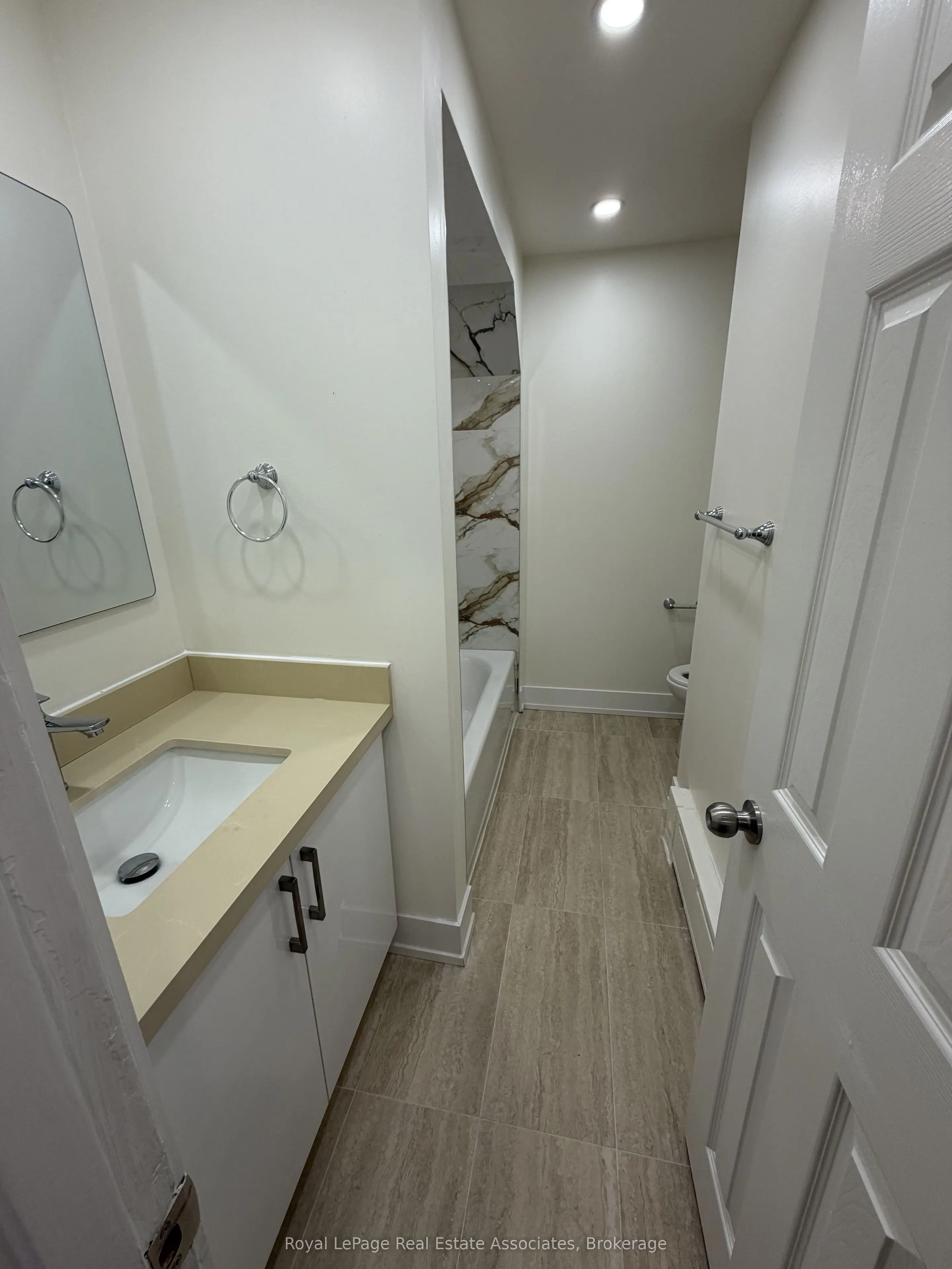 3877 Bathurst Street #1