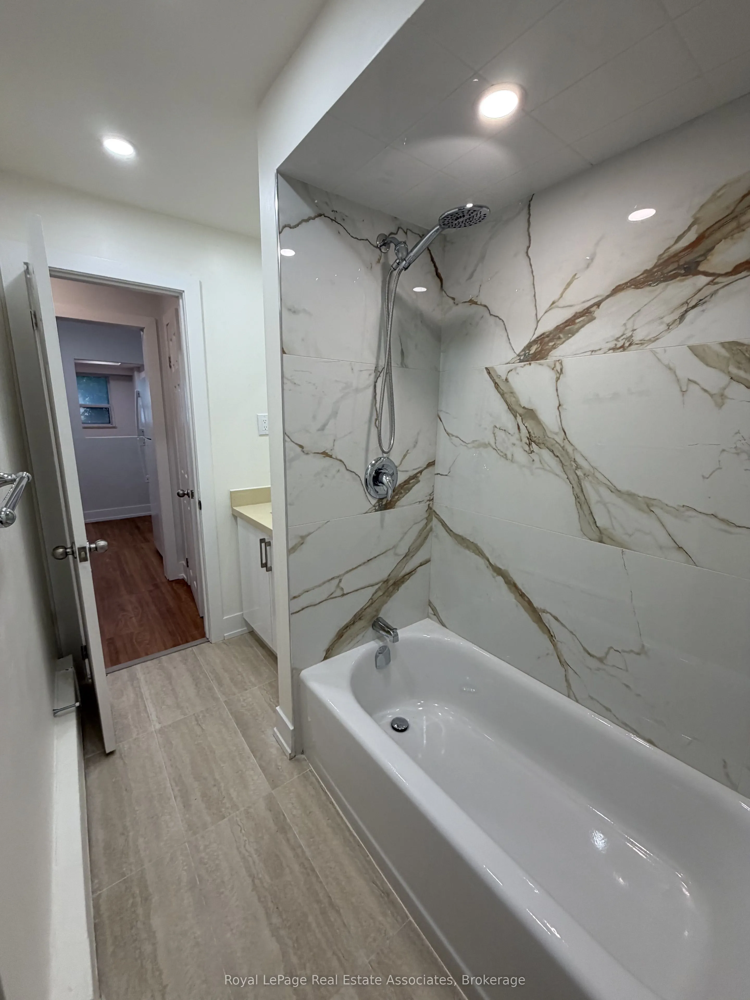 3877 Bathurst Street #1