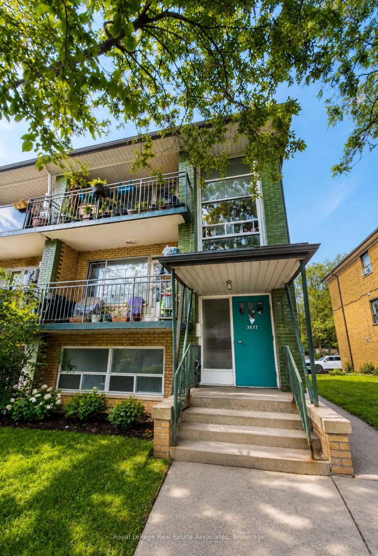 3877 Bathurst Street #1