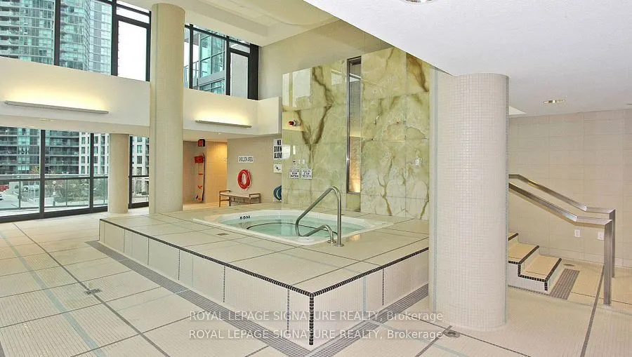 209 Fort York Boulevard #868