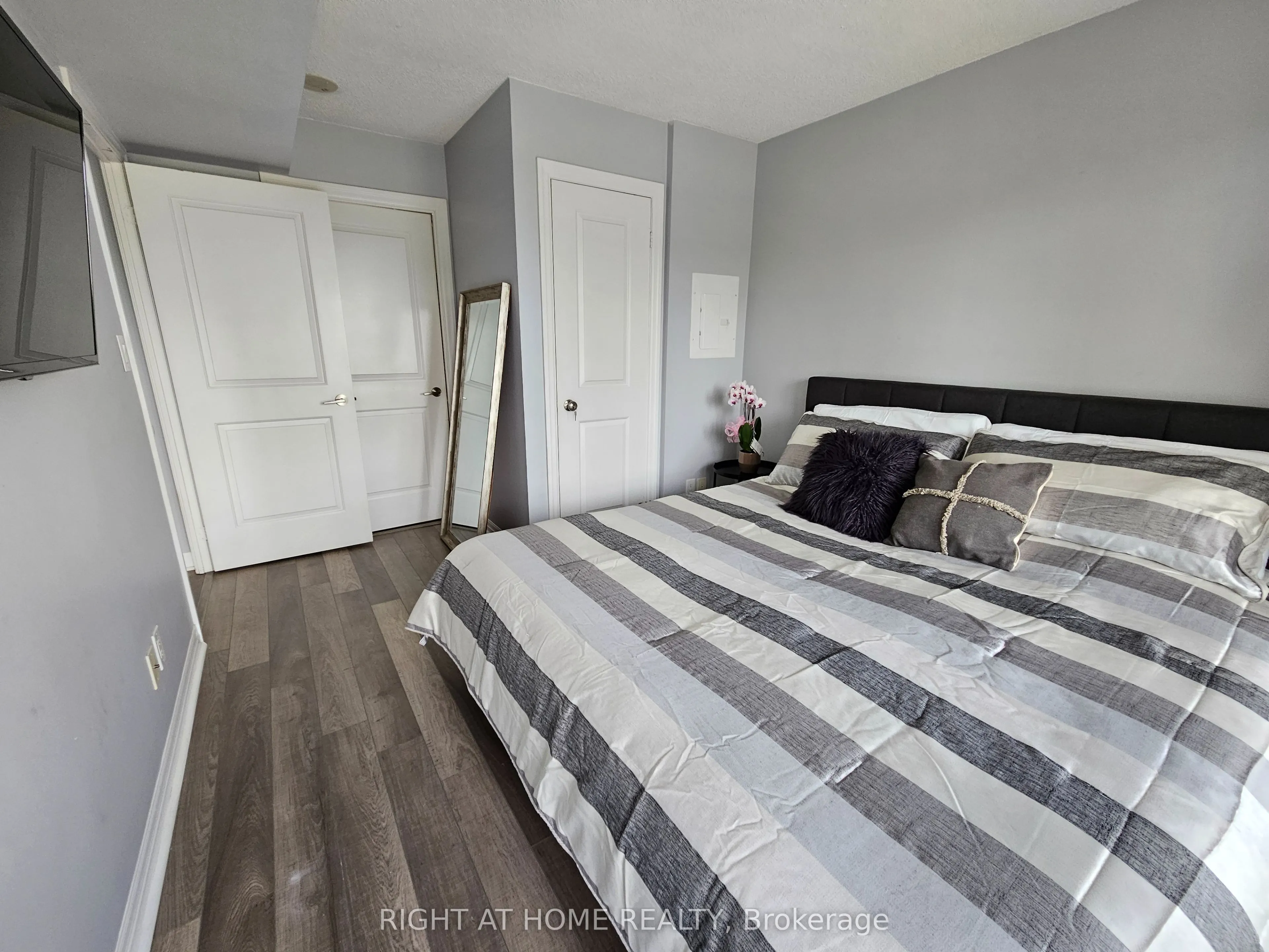 2015 Sheppard Avenue E #307