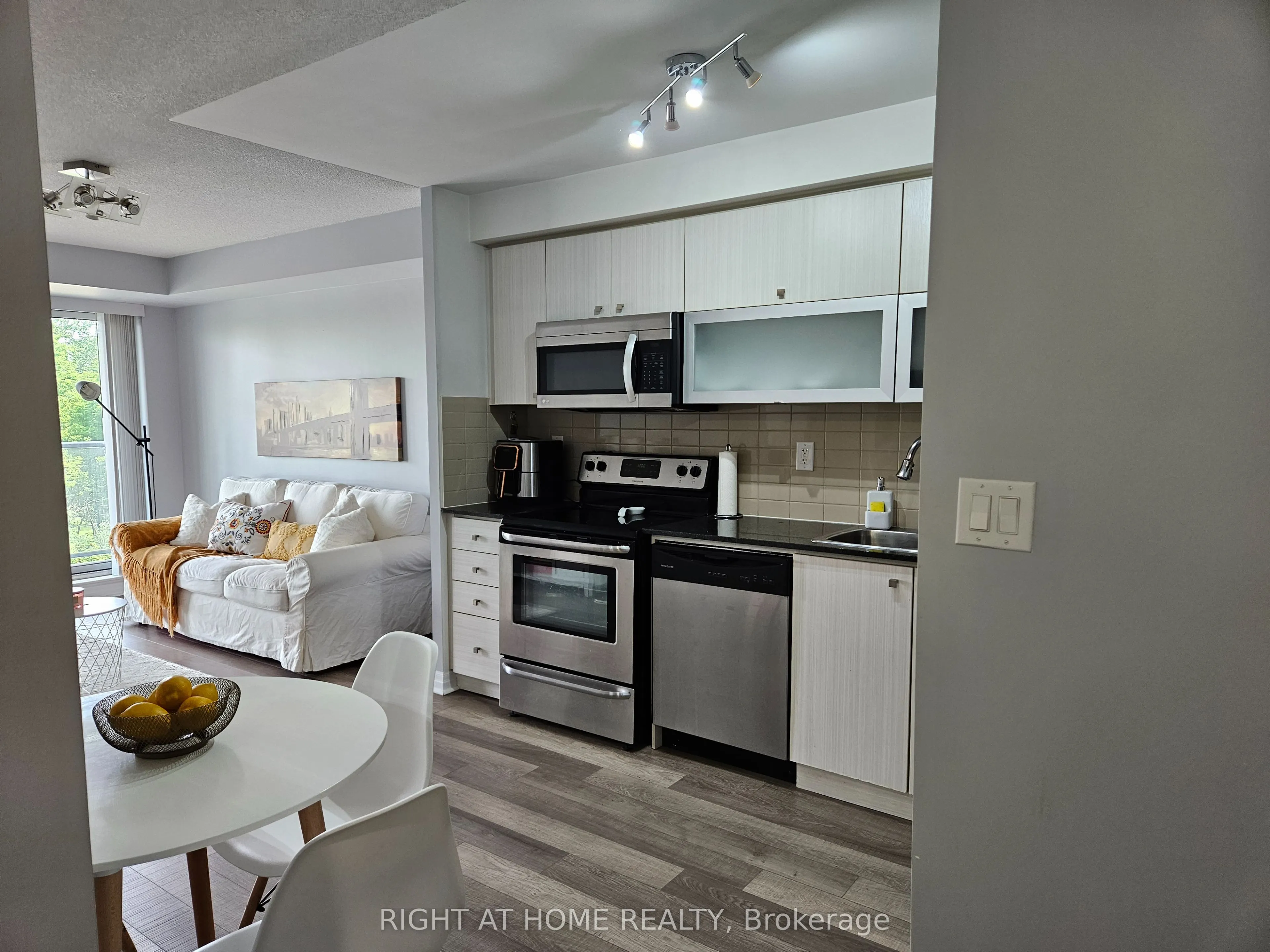 2015 Sheppard Avenue E #307