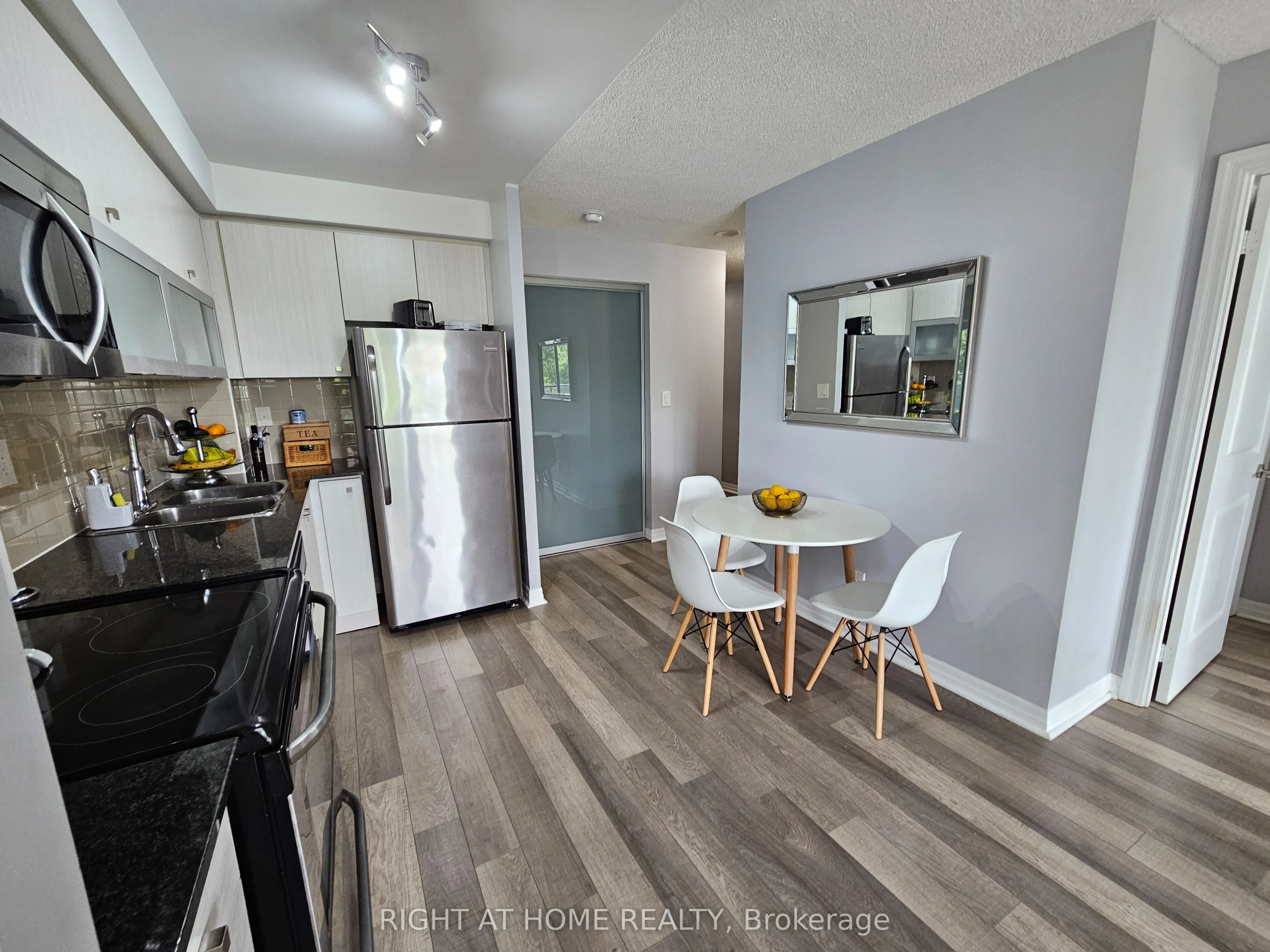 2015 Sheppard Avenue E #307