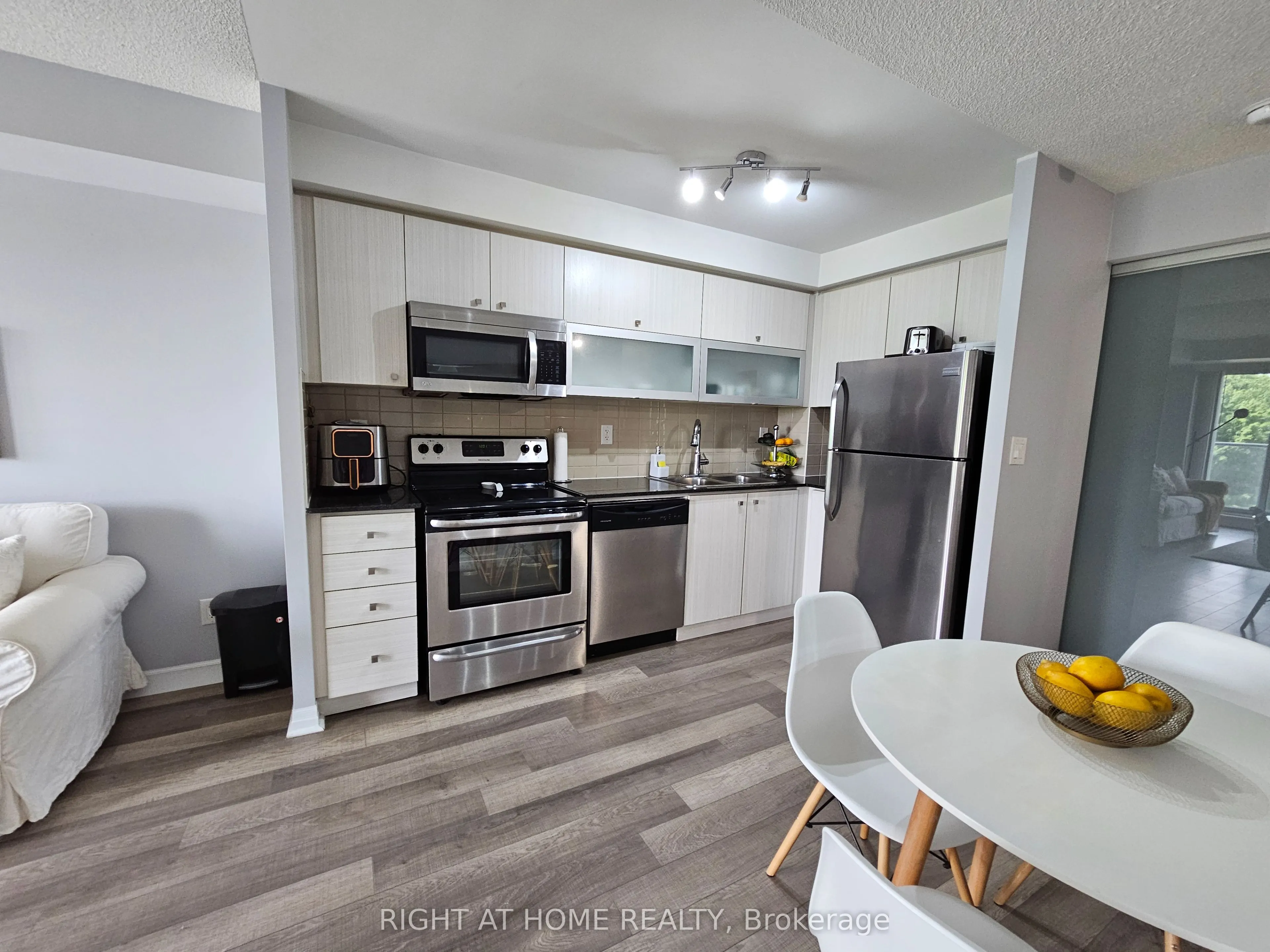 2015 Sheppard Avenue E #307