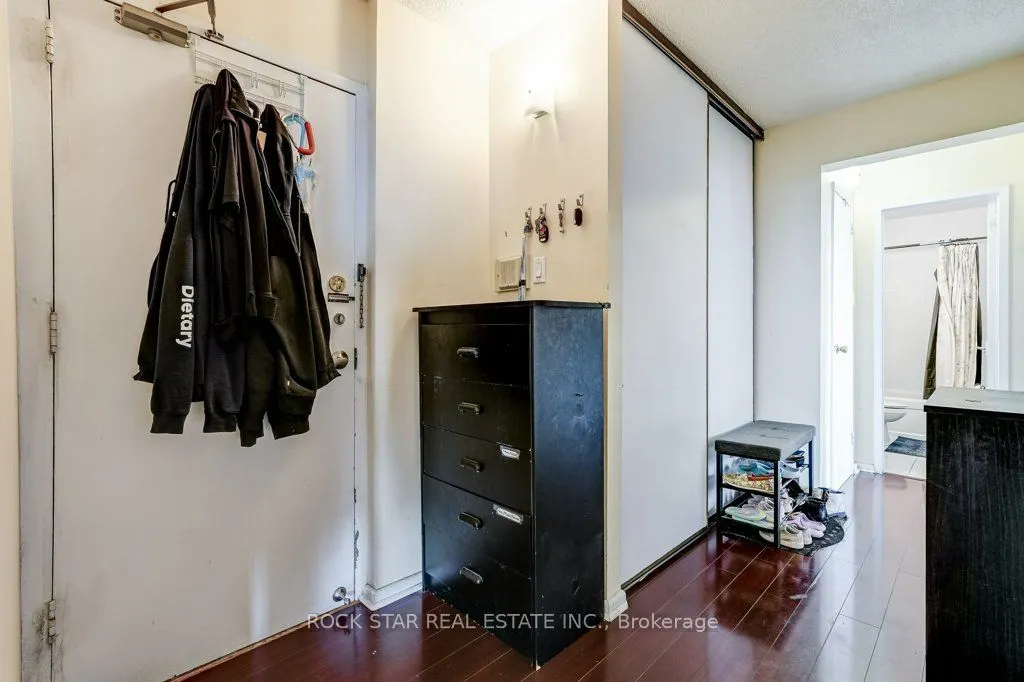 10 Sunny Glenway #1711