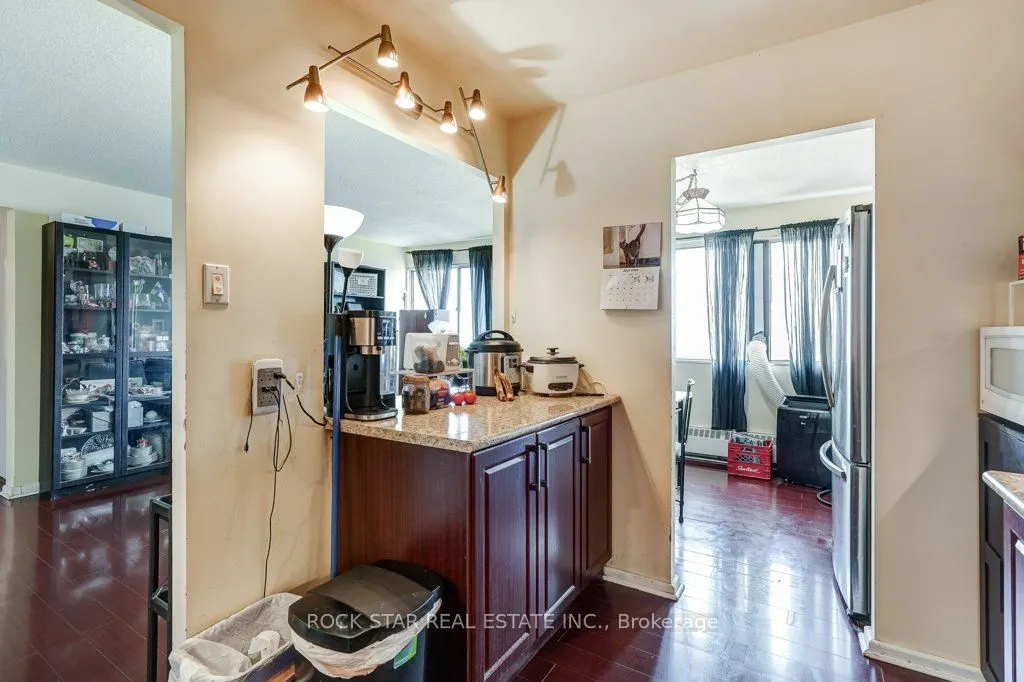 10 Sunny Glenway #1711