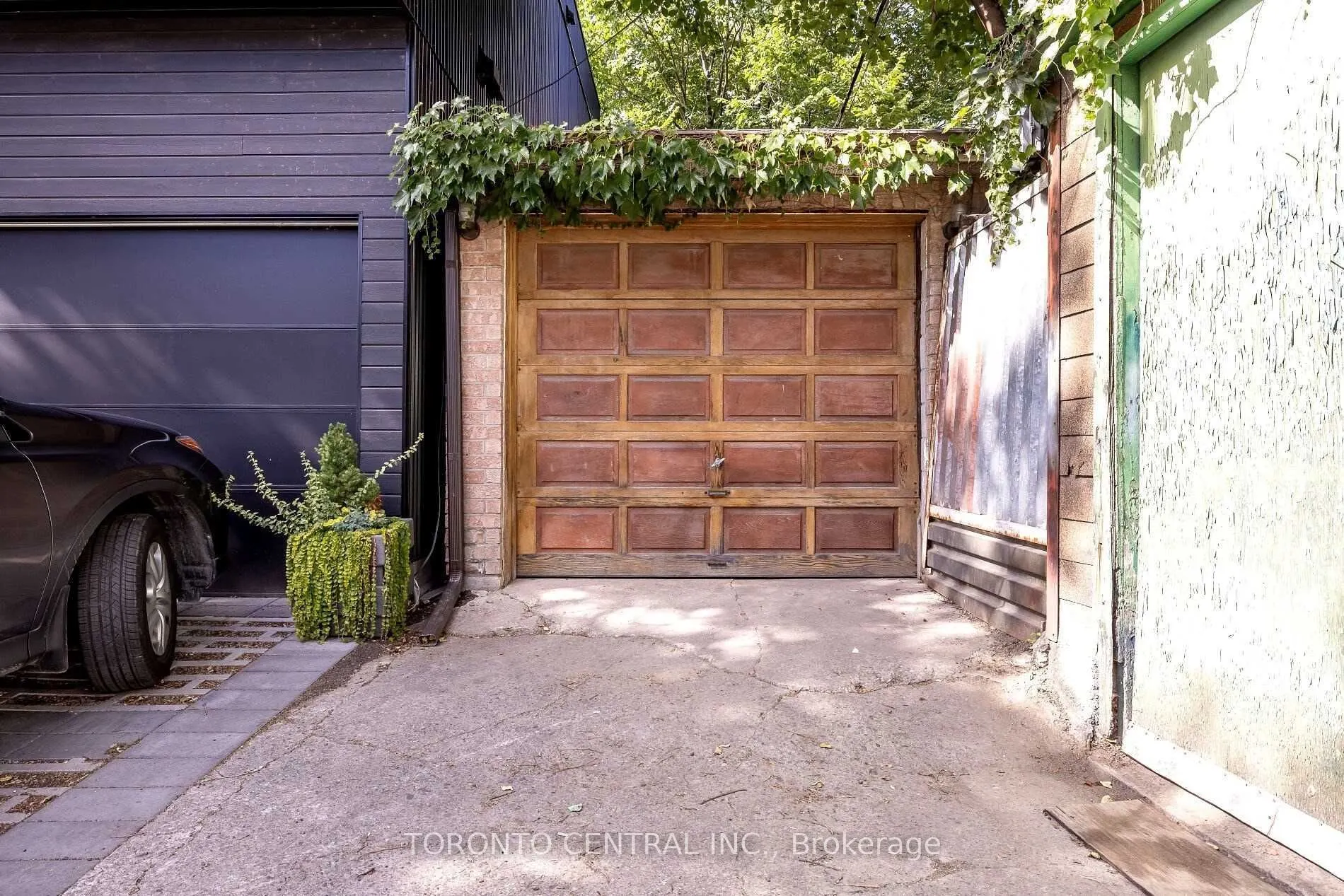 24 Manning Avenue