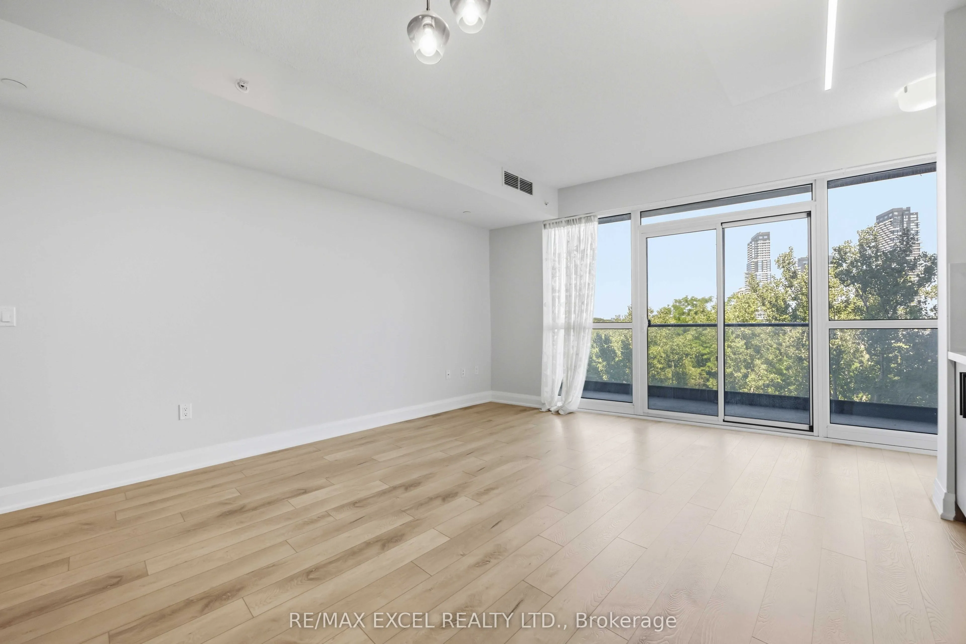 160 Vanderhoof Avenue #417
