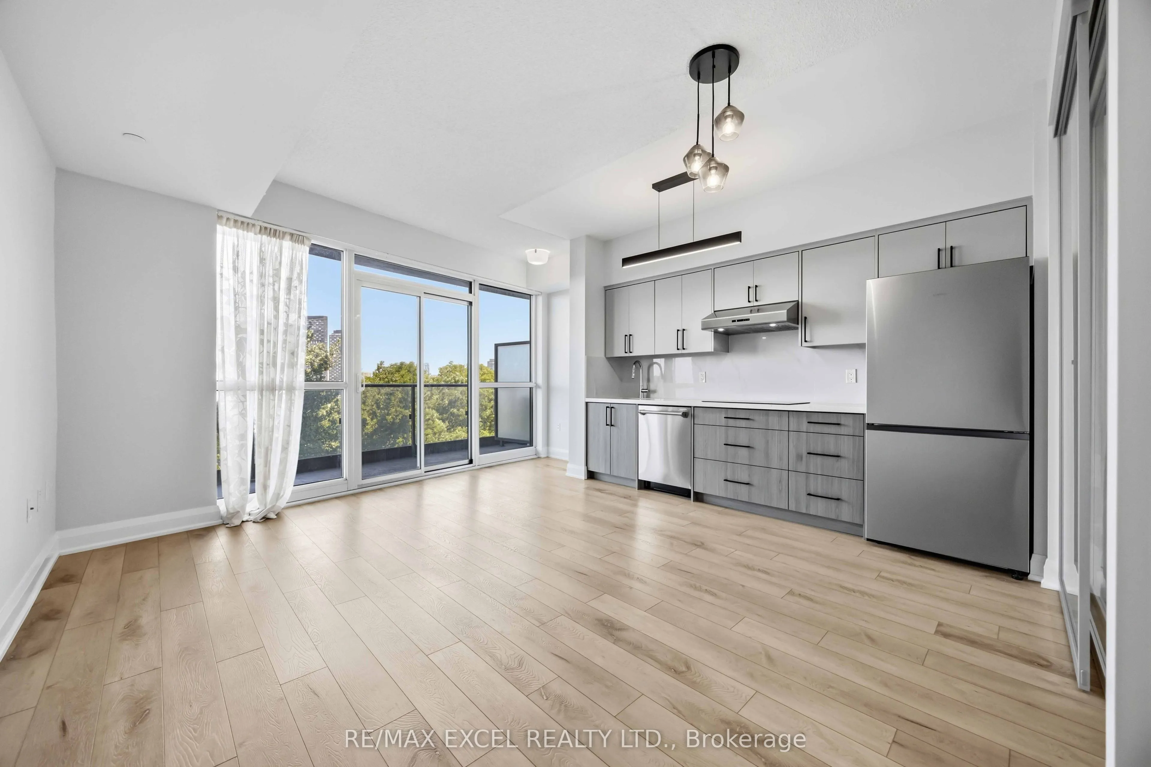 160 Vanderhoof Avenue #417