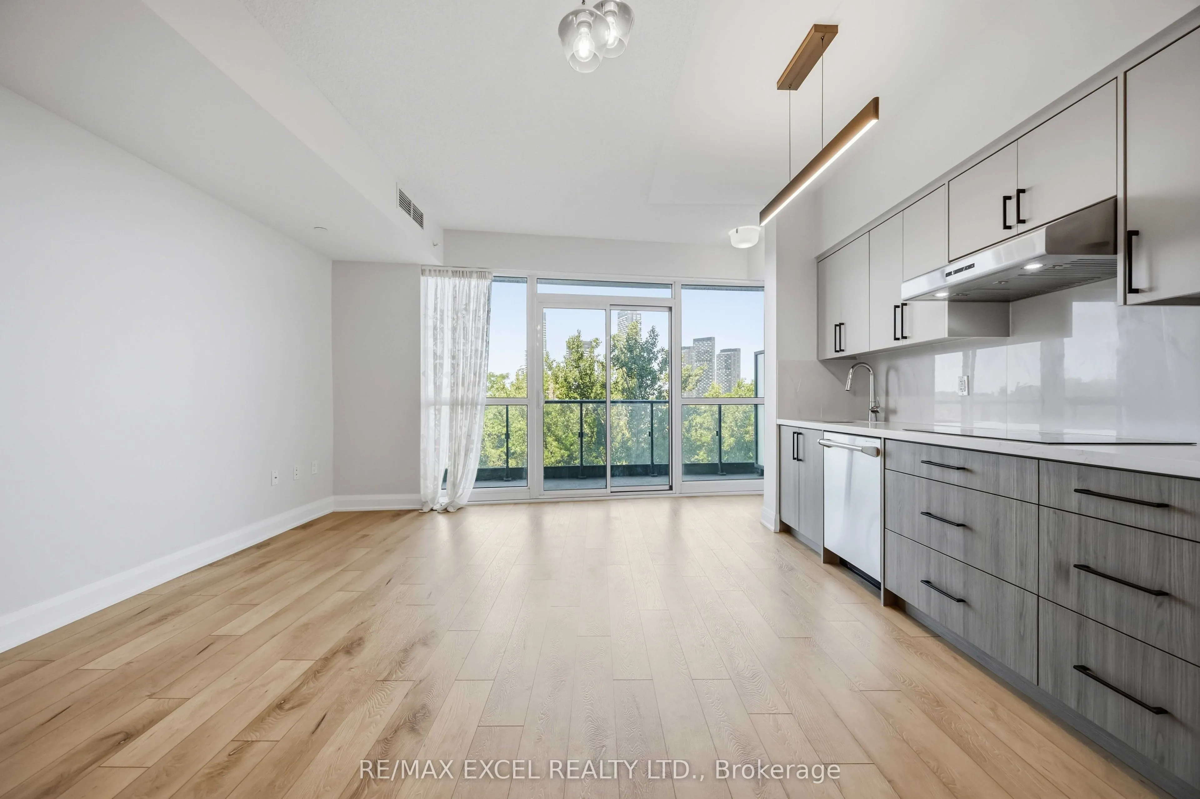 160 Vanderhoof Avenue #417