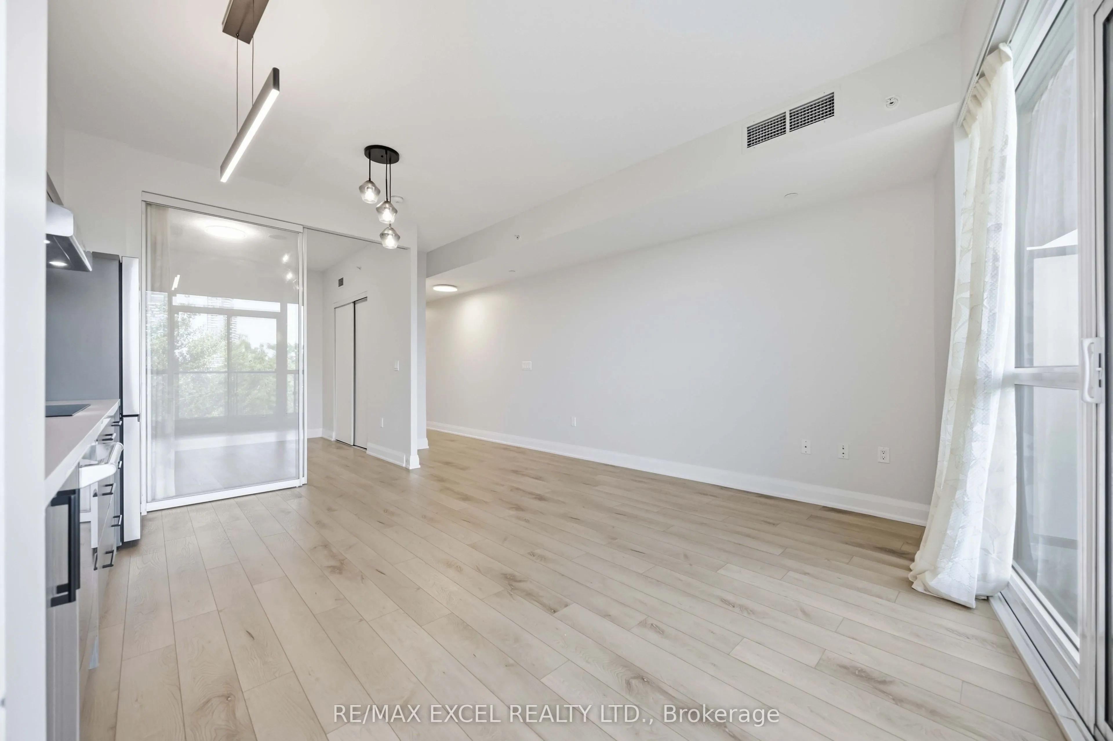 160 Vanderhoof Avenue #417