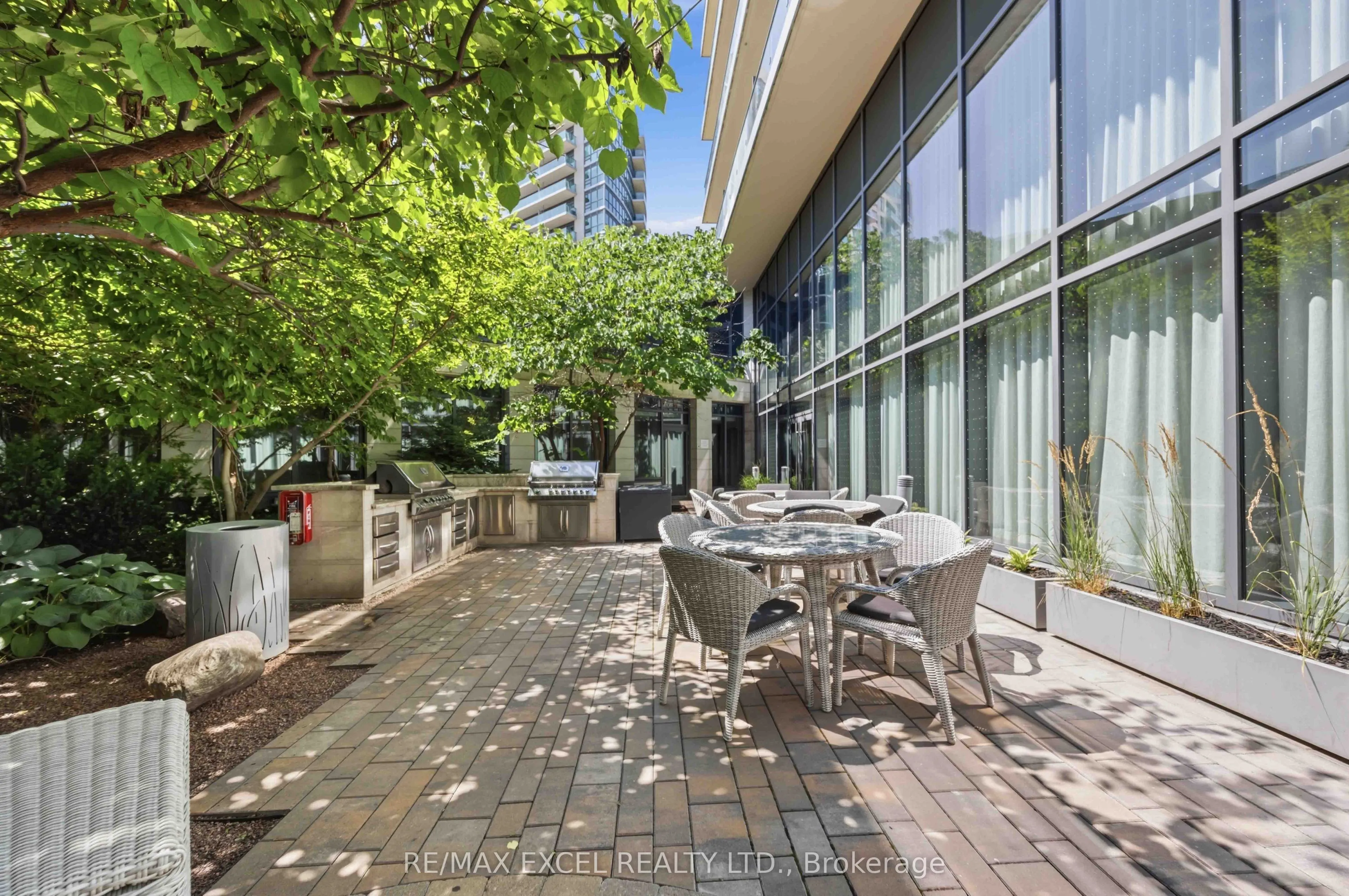 160 Vanderhoof Avenue #417