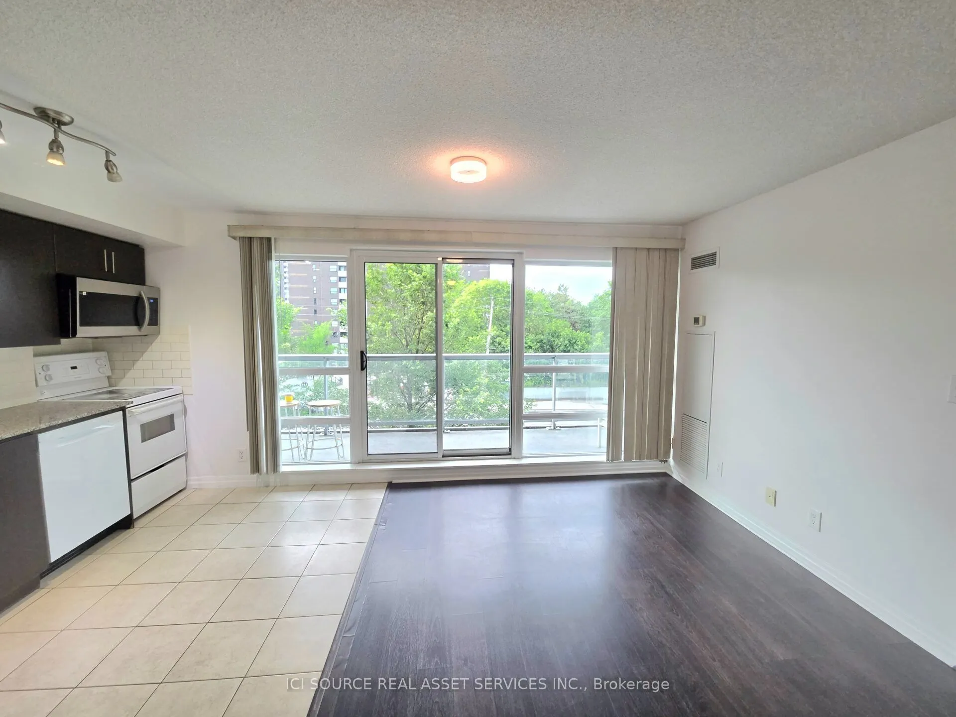 2035 Sheppard Avenue E #221