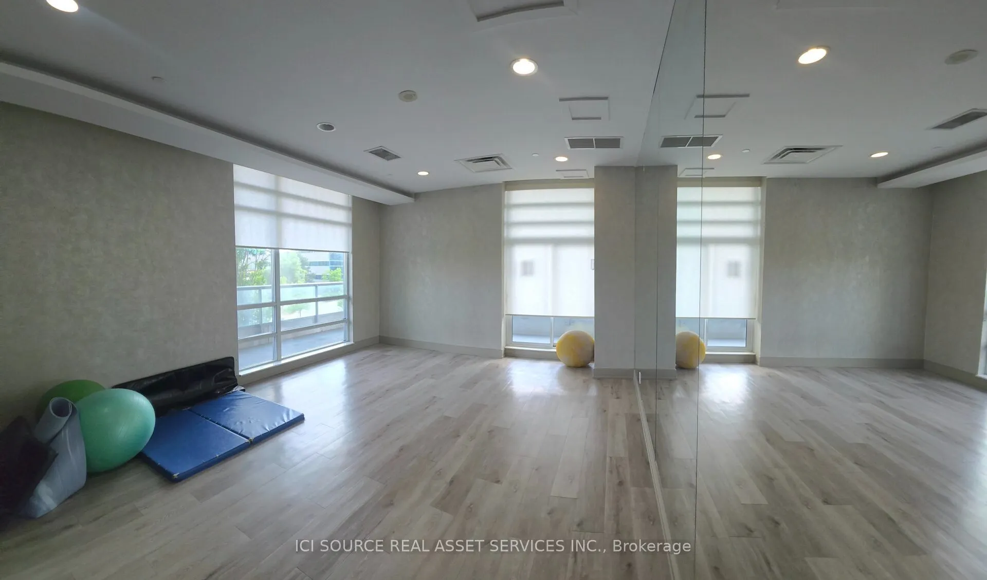 2035 Sheppard Avenue E #221
