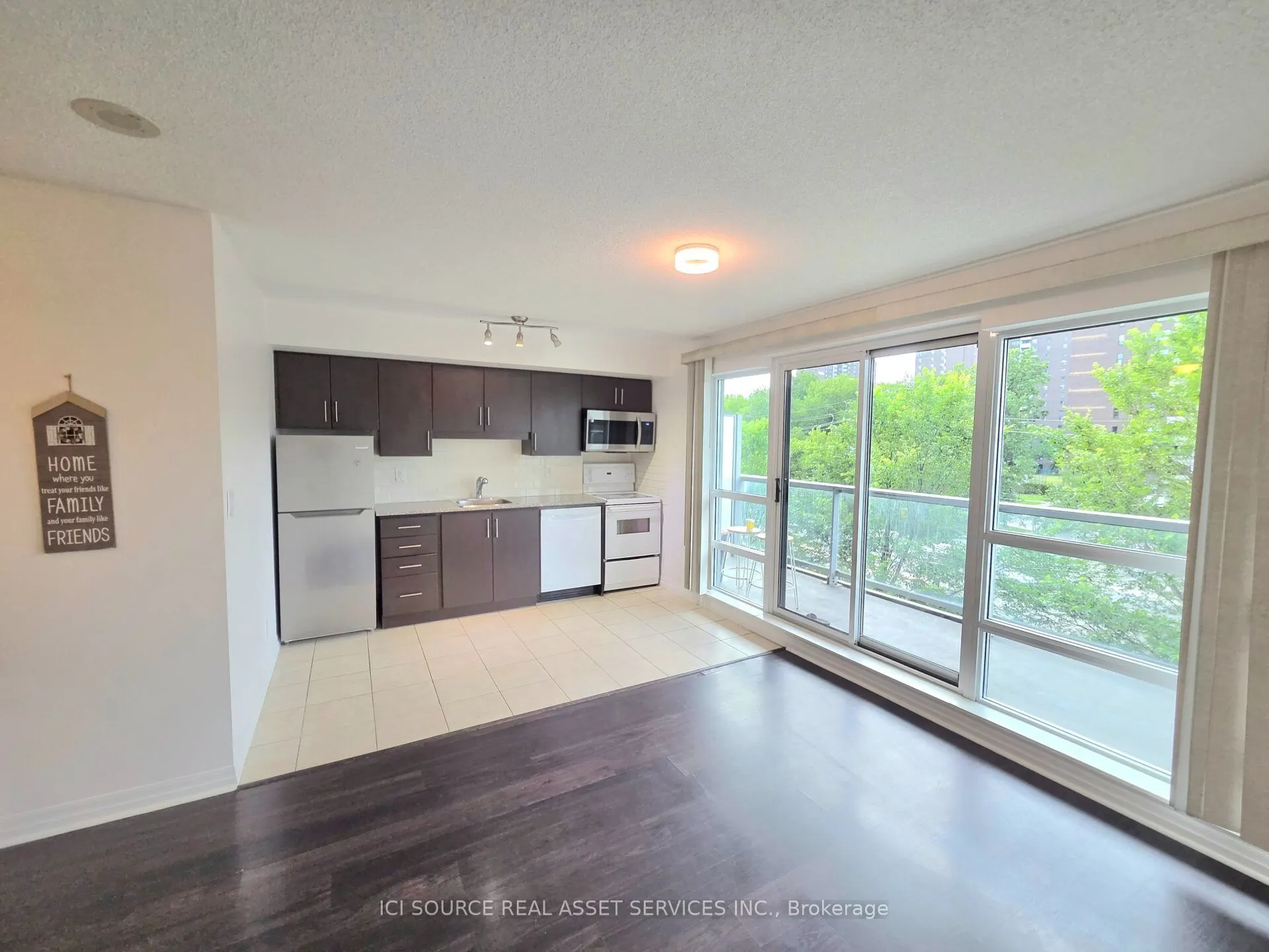2035 Sheppard Avenue E #221