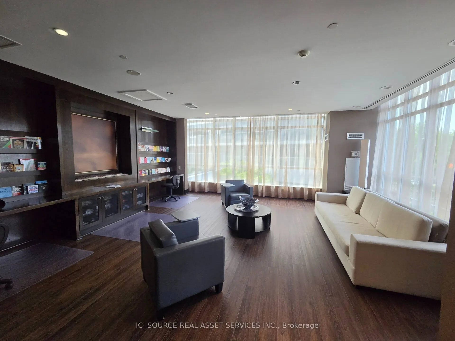 2035 Sheppard Avenue E #221