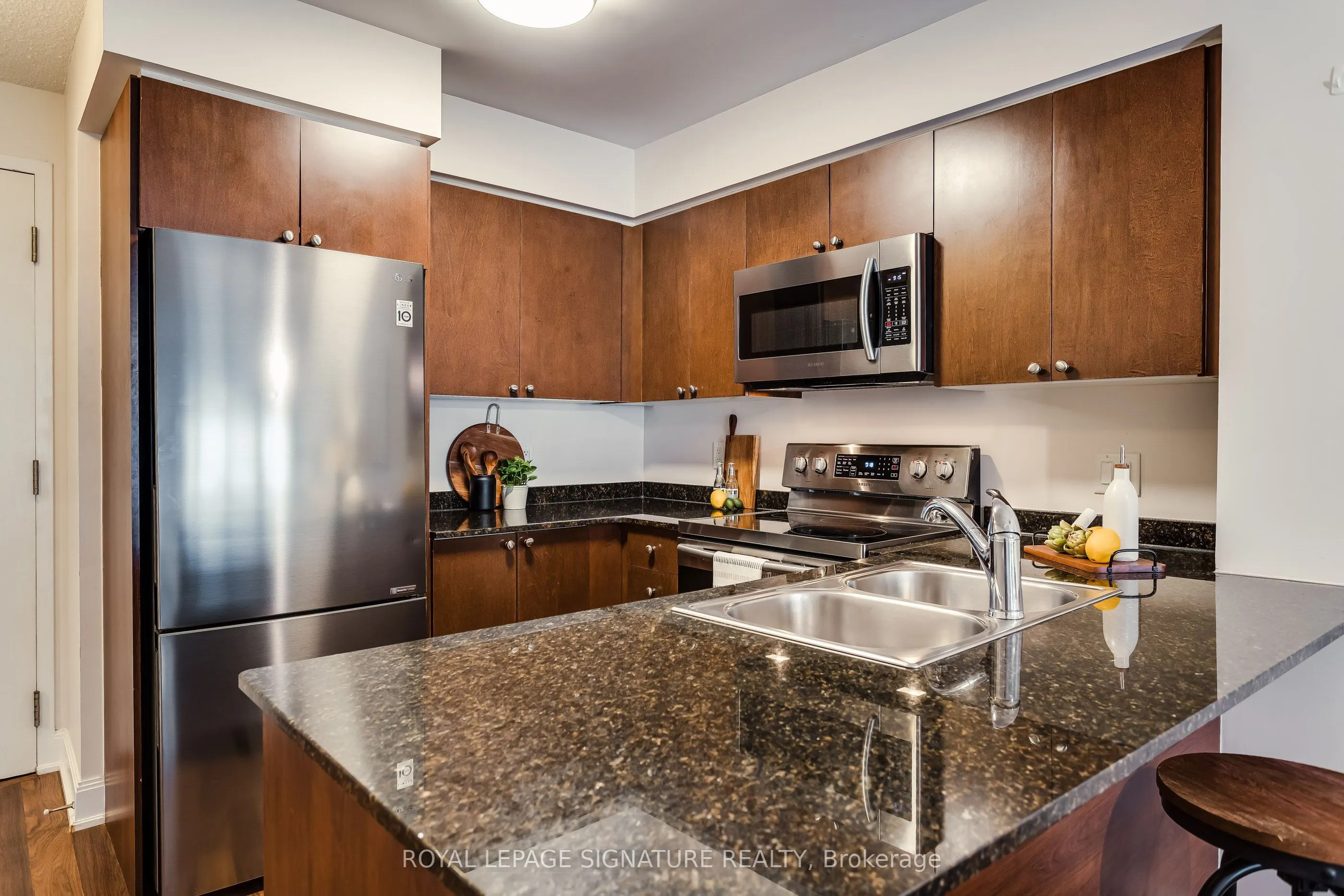 2191 Yonge Street #910
