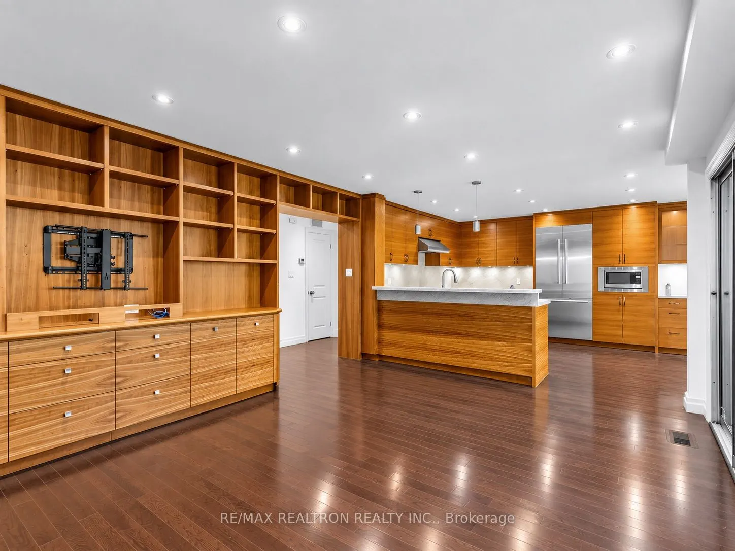 42 Apollo Drive