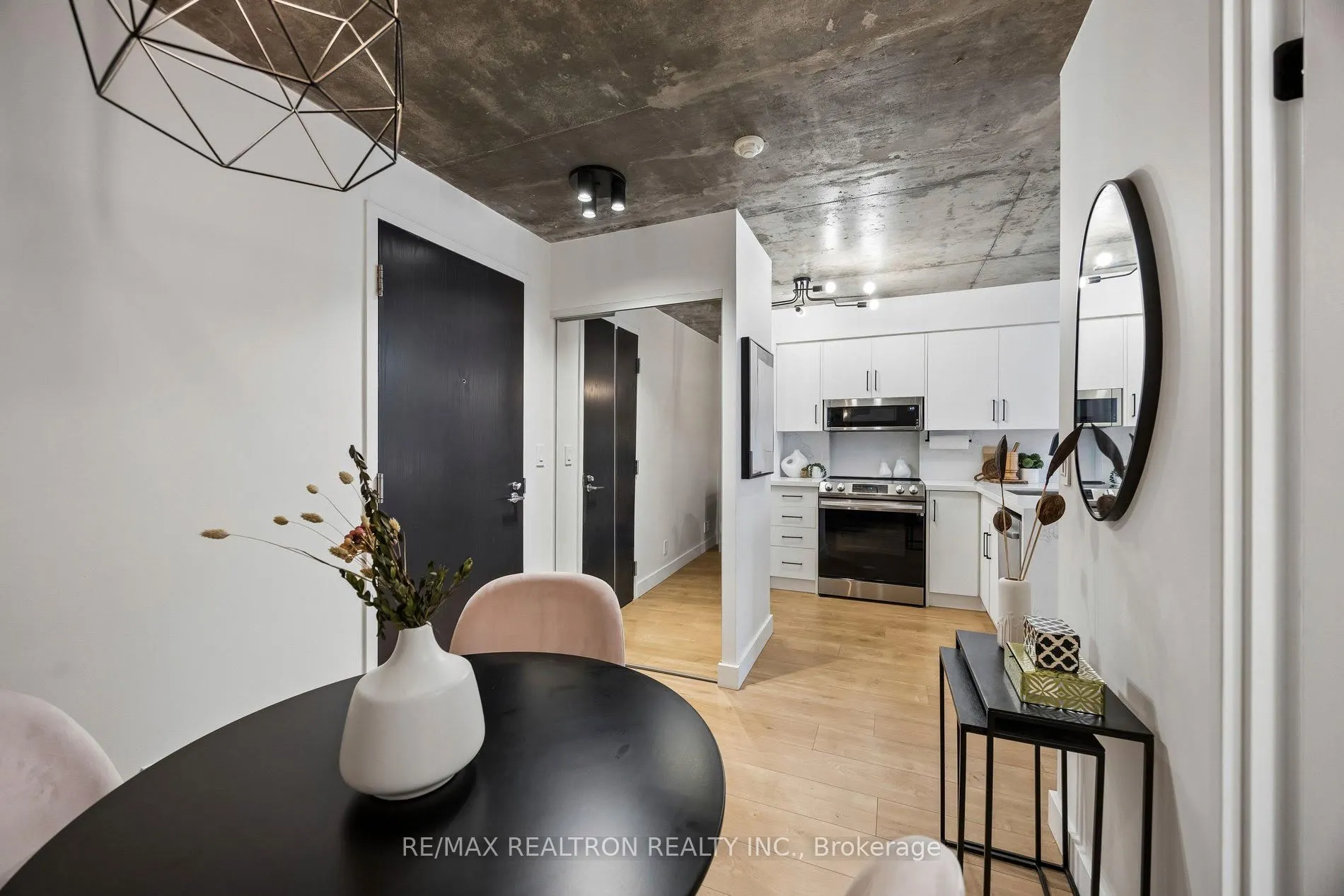 1005 King Street W #512
