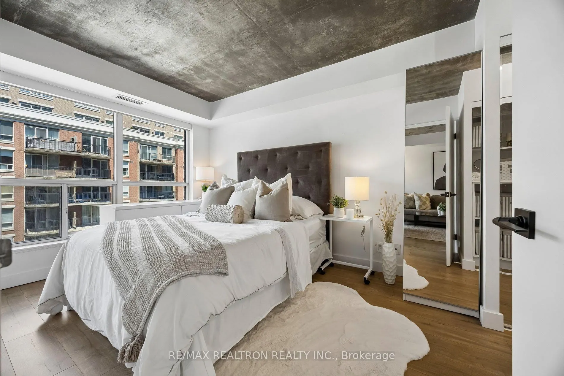 1005 King Street W #512