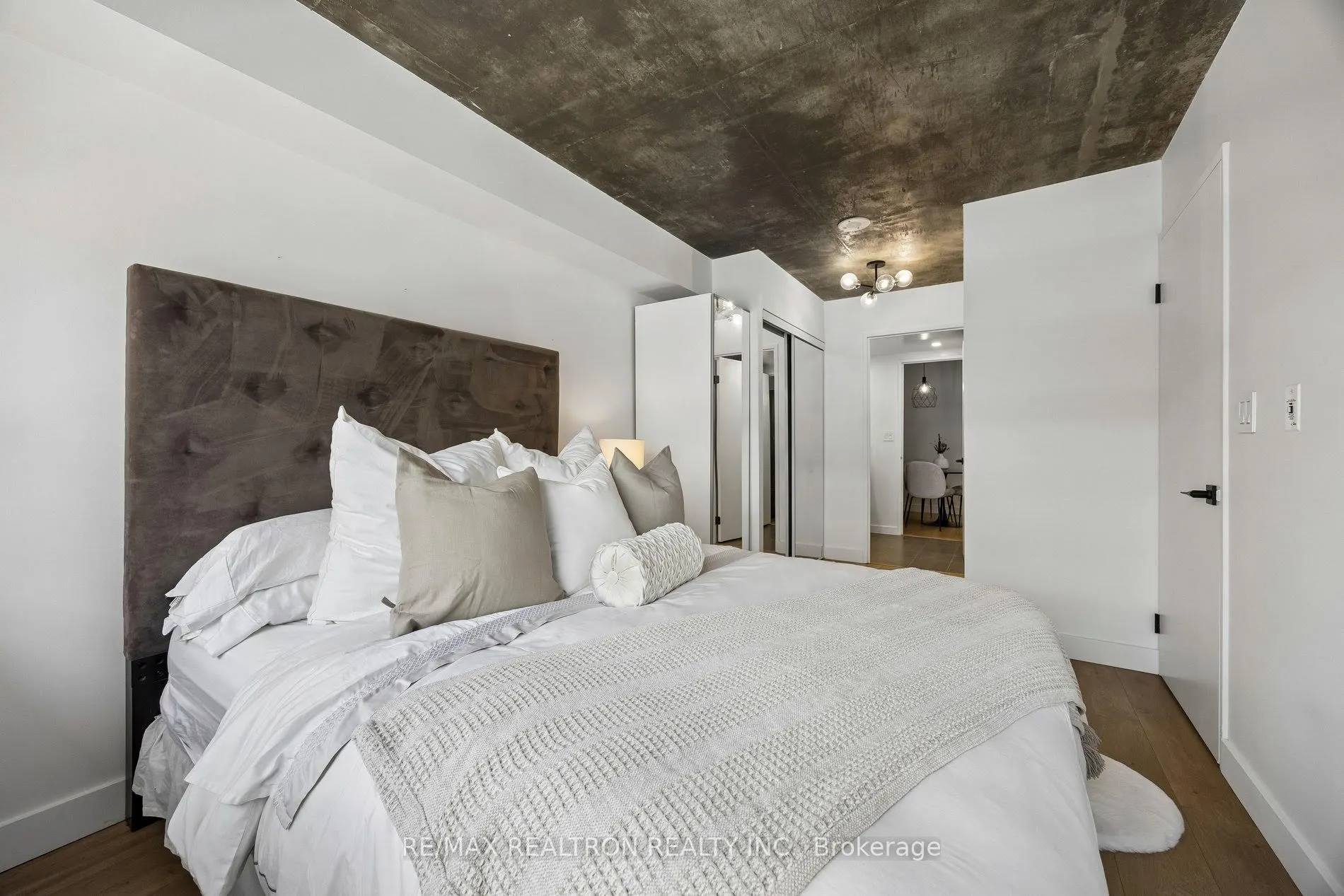 1005 King Street W #512