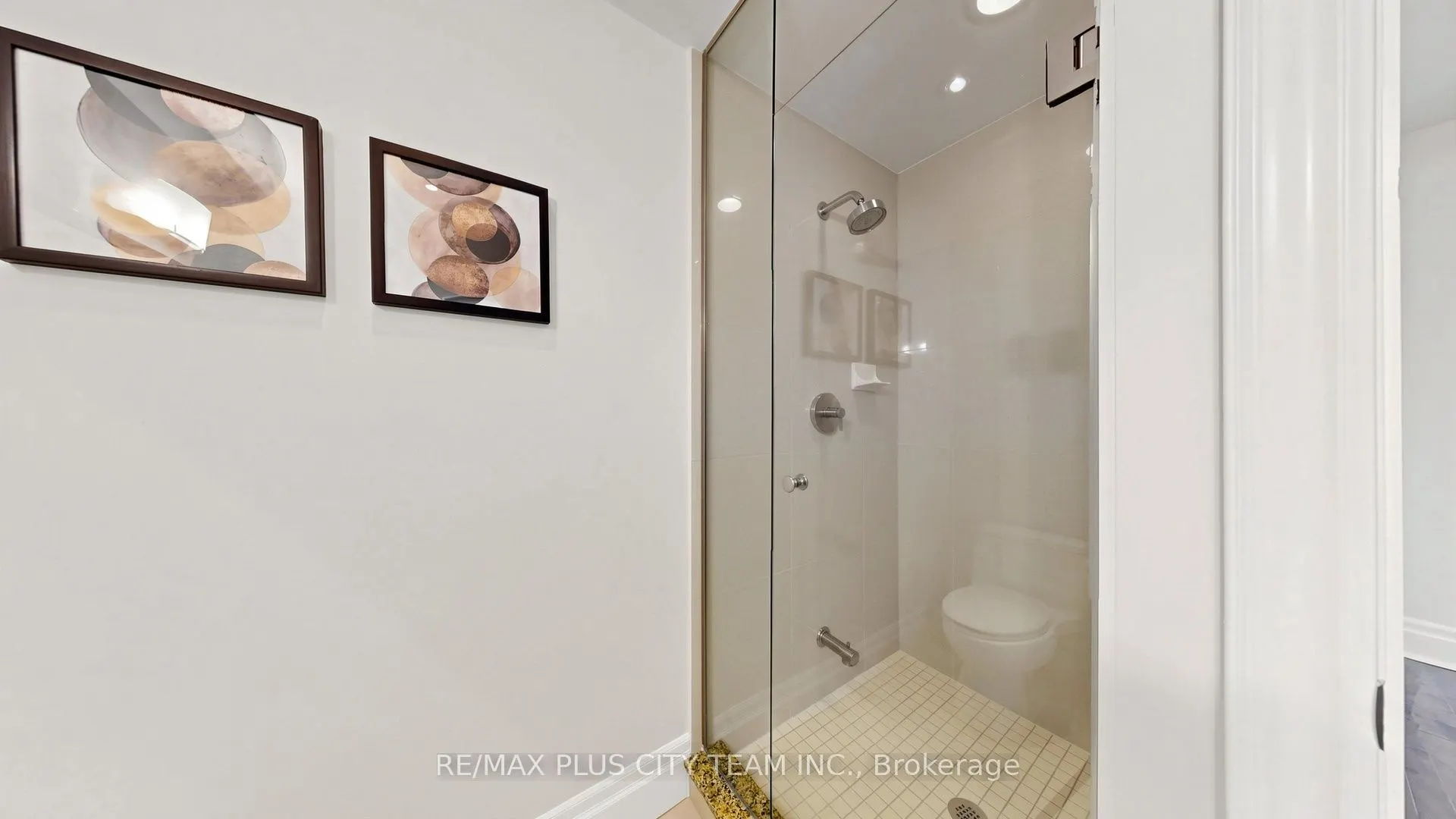 16 Harbour Street #4302