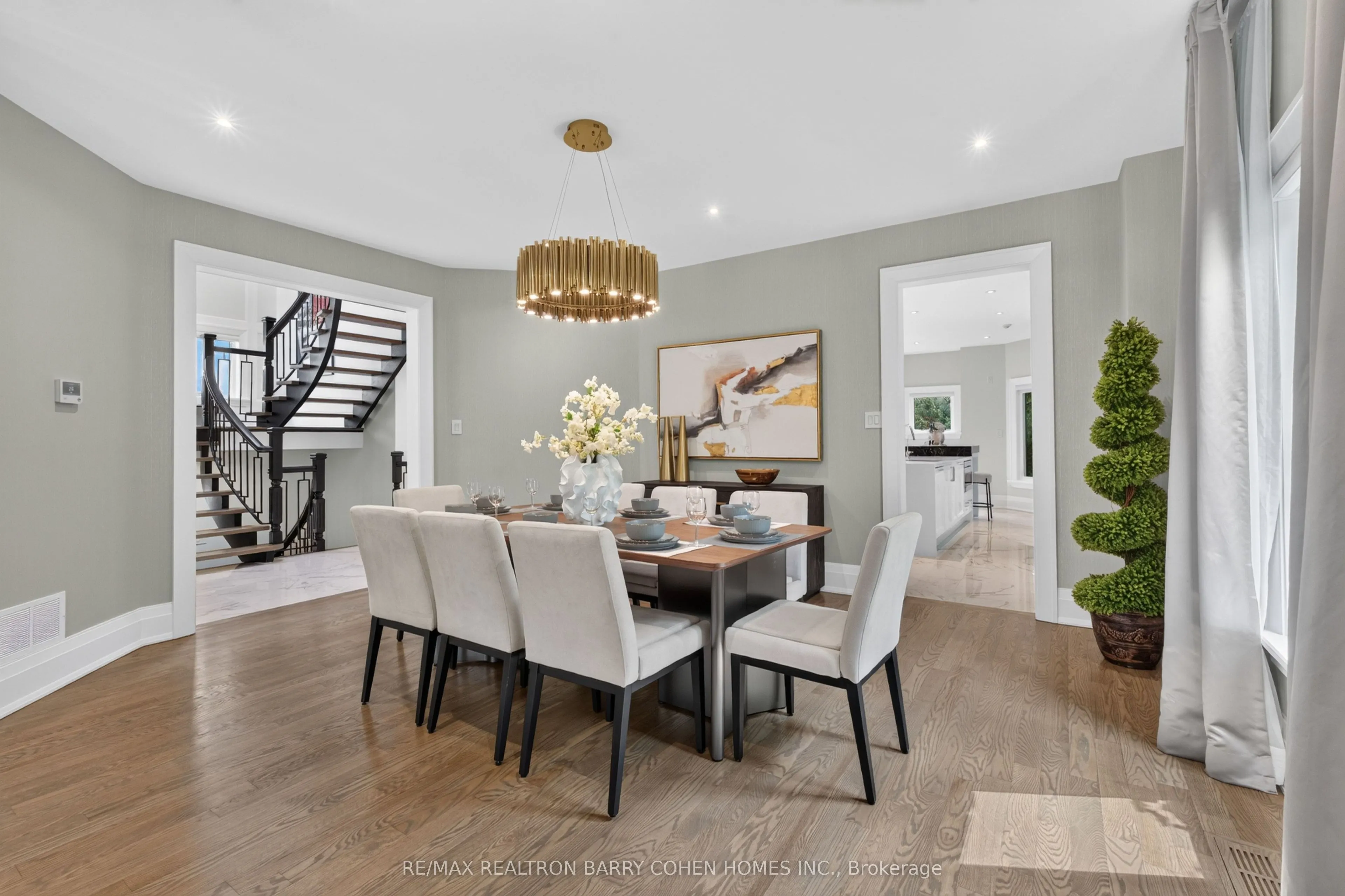 33 Munro Boulevard