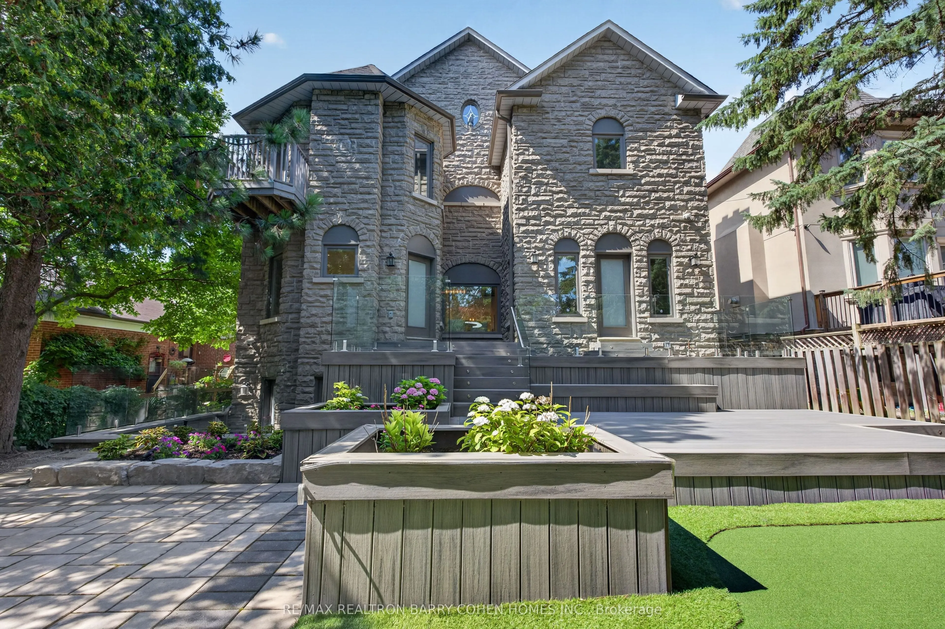 33 Munro Boulevard